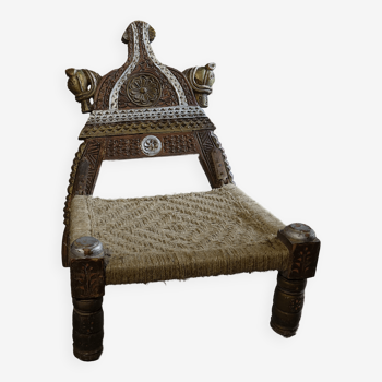 Chair in carved wood and rope