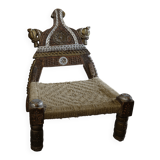 Chaise en bois sculpté et corde