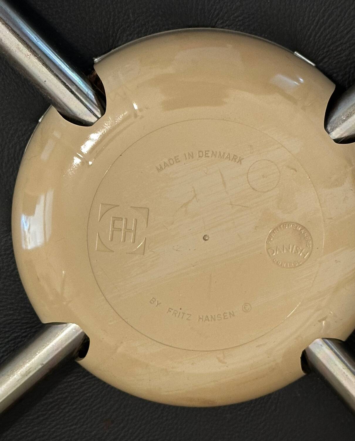 4x Arne Jacobsen black leather chairs Fritz Hansen