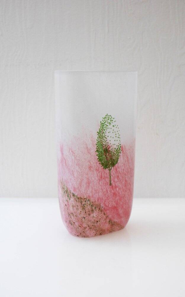 Scandinavian glass art vase known as May by Kjell Engman for Kosta Boda, 1980s