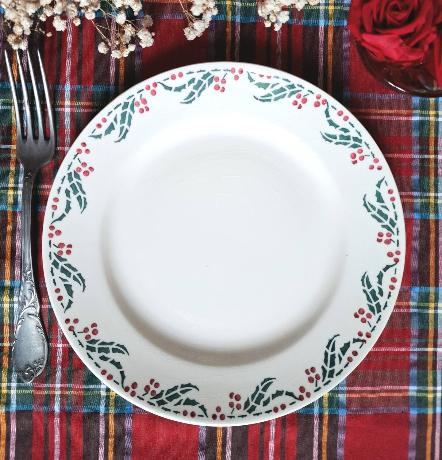 Assiettes plates anciennes dépareillées en faïence