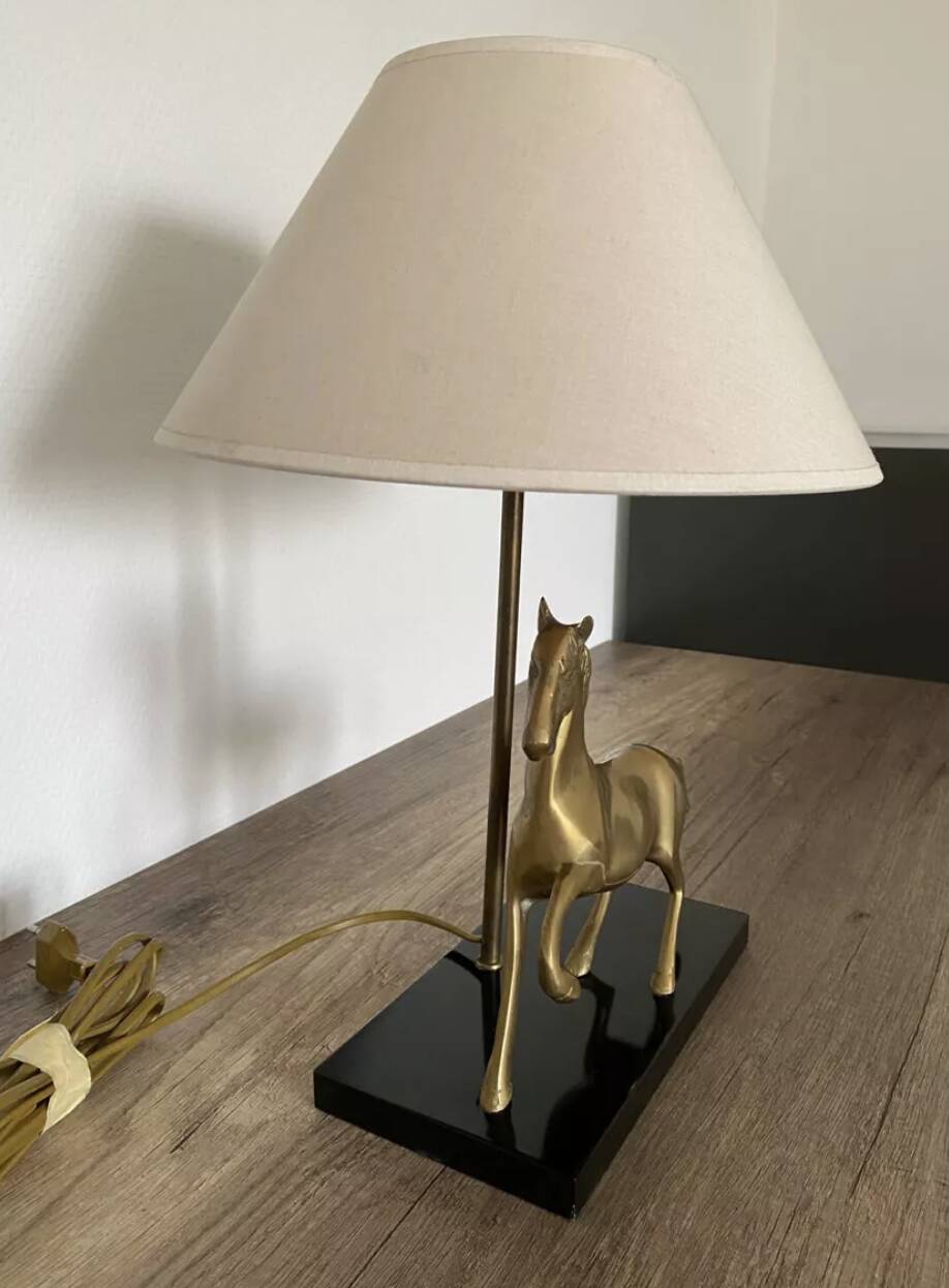 Lampe "Cheval" en laiton et socle bois