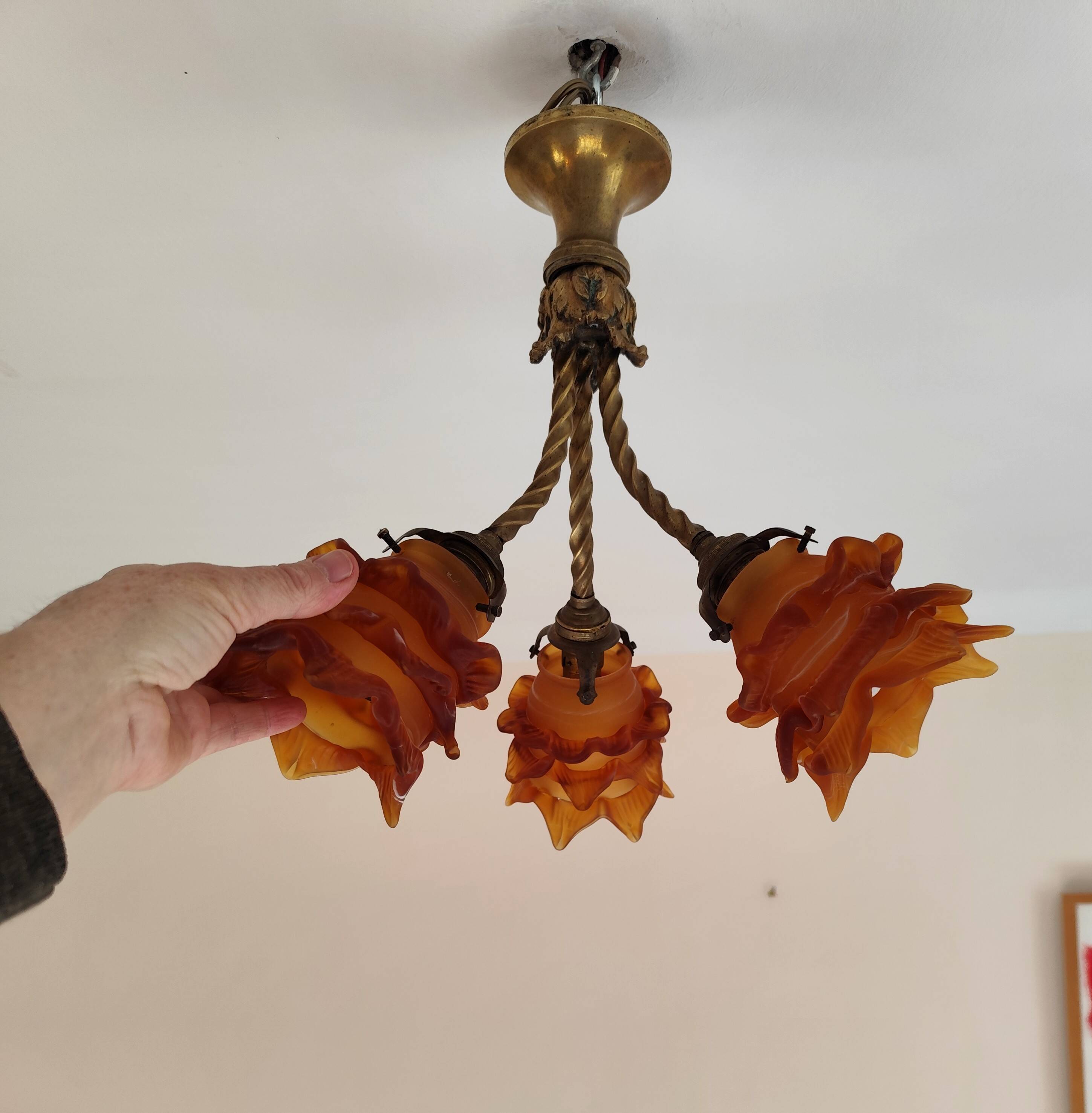 chandelier in Rococo style made of gilded bronze with 3 branches and tulips