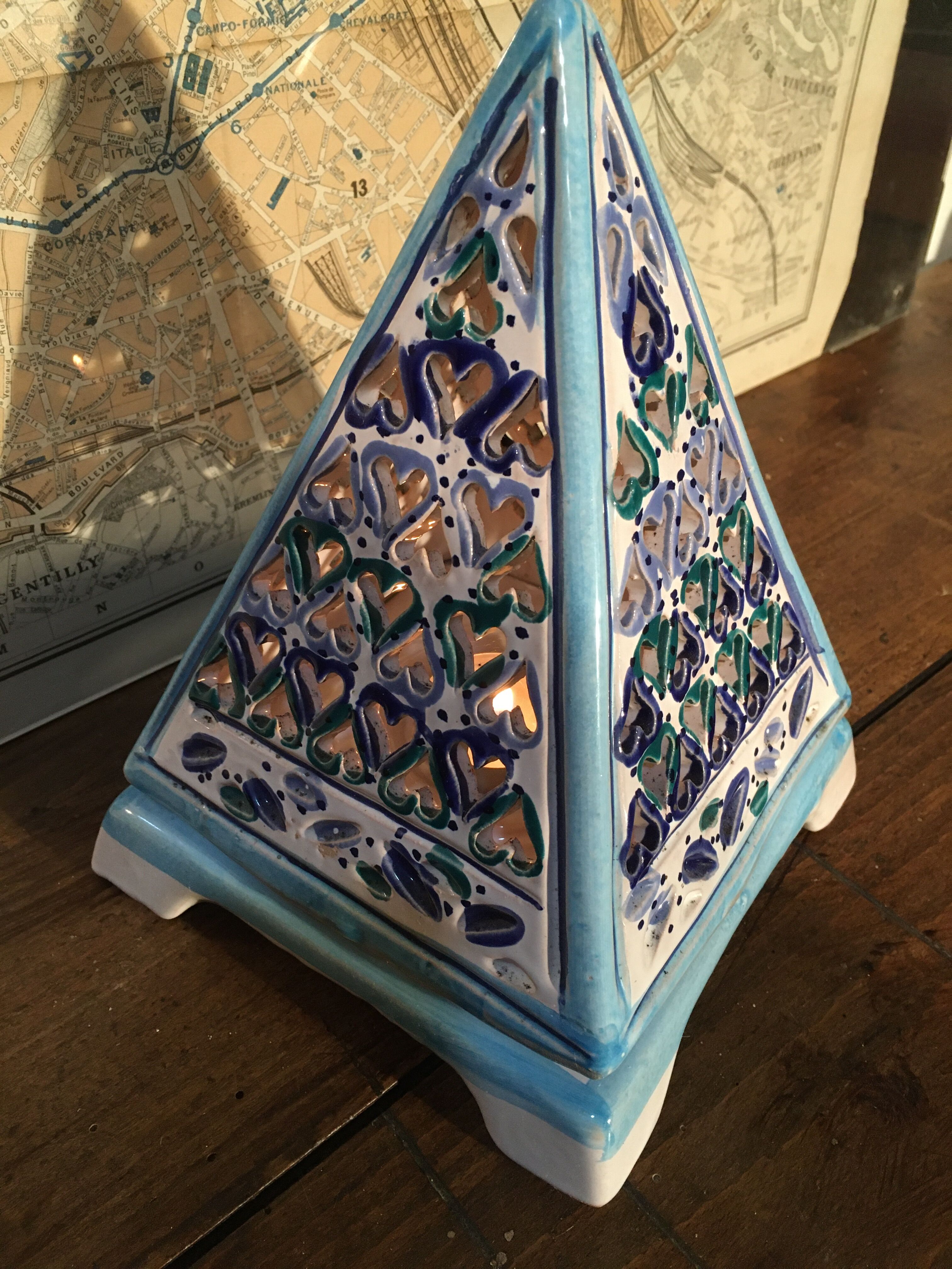 Photophore ceramic pyramid