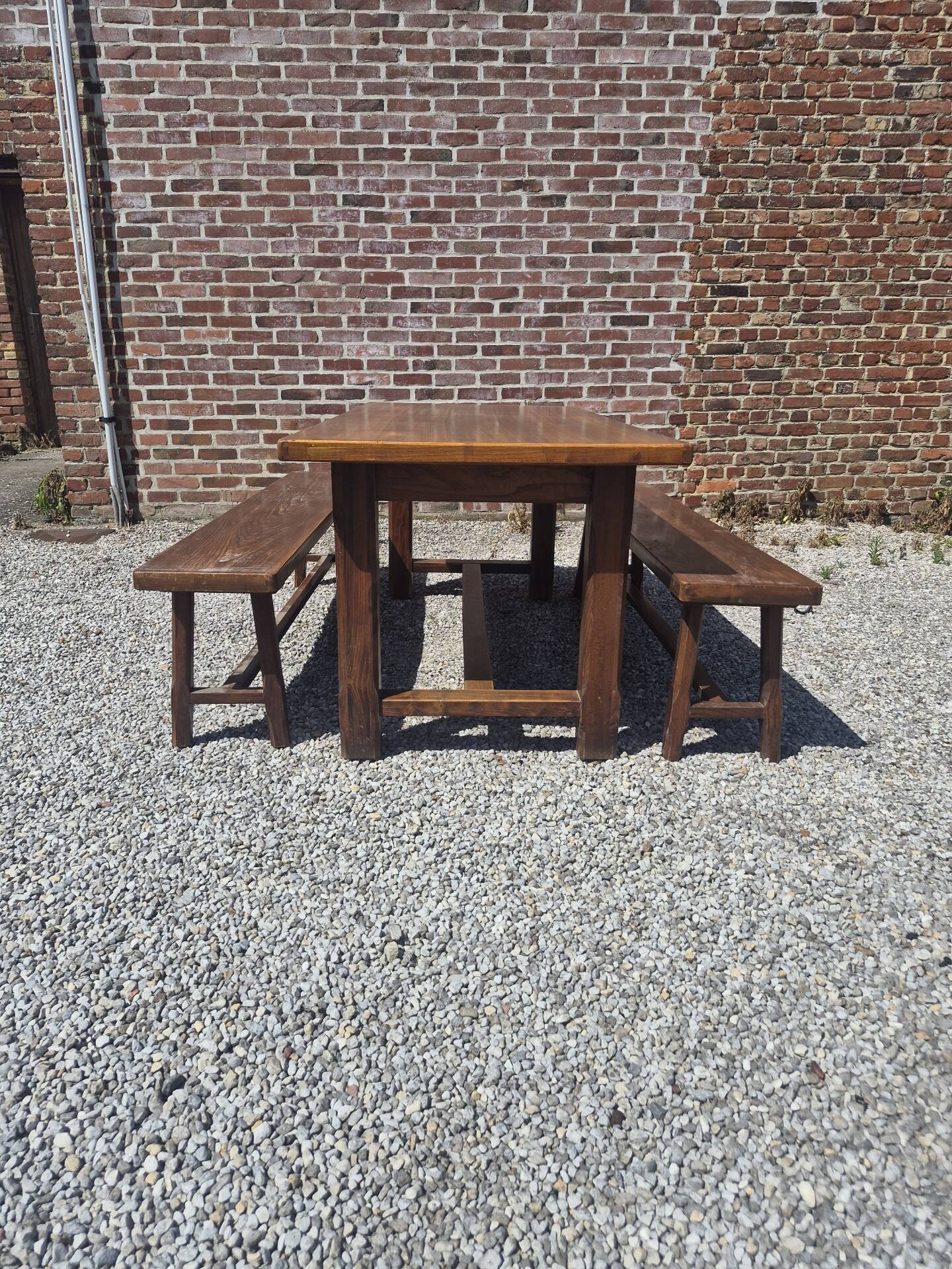 Table de ferme avec tiroirs et ses bancs