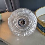 Suspension vintage globe en verre moulé et abat-jour