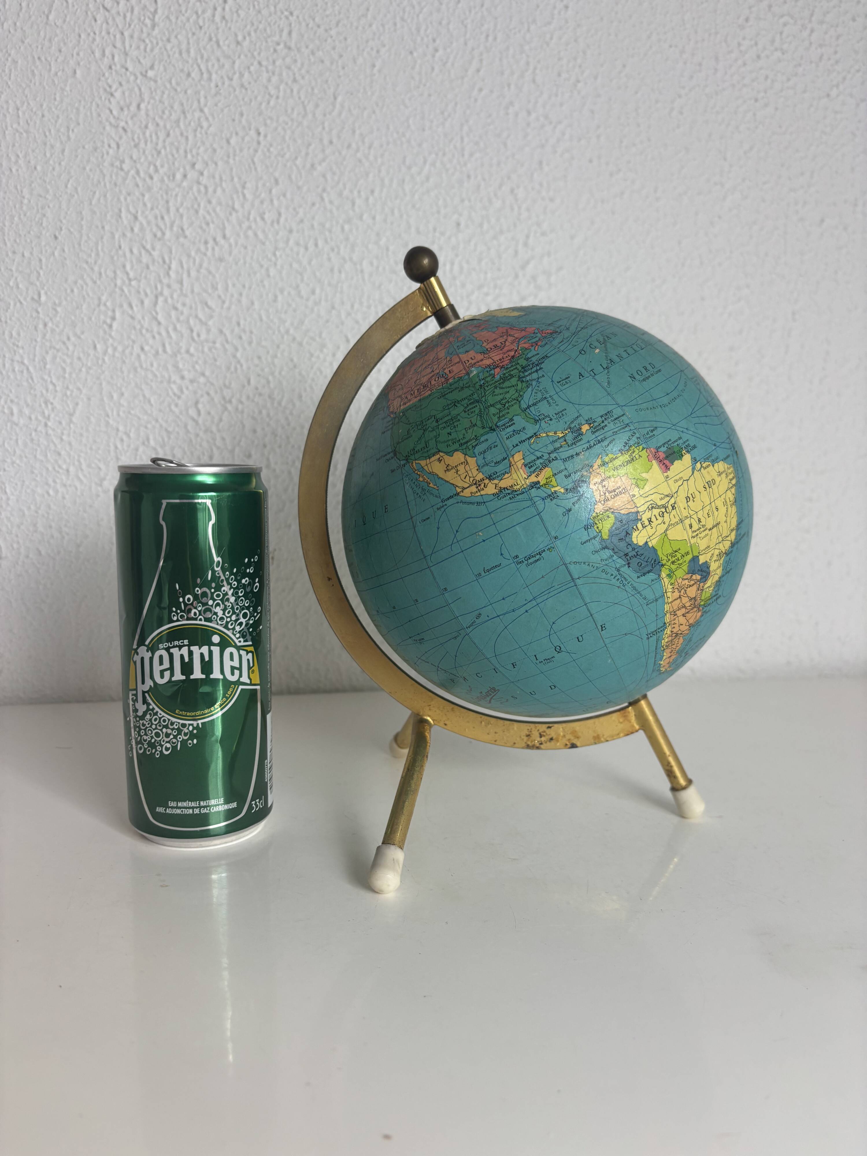 Globe terrestre vintage 1967 mappemonde dorée tripode Taride - 23 cm