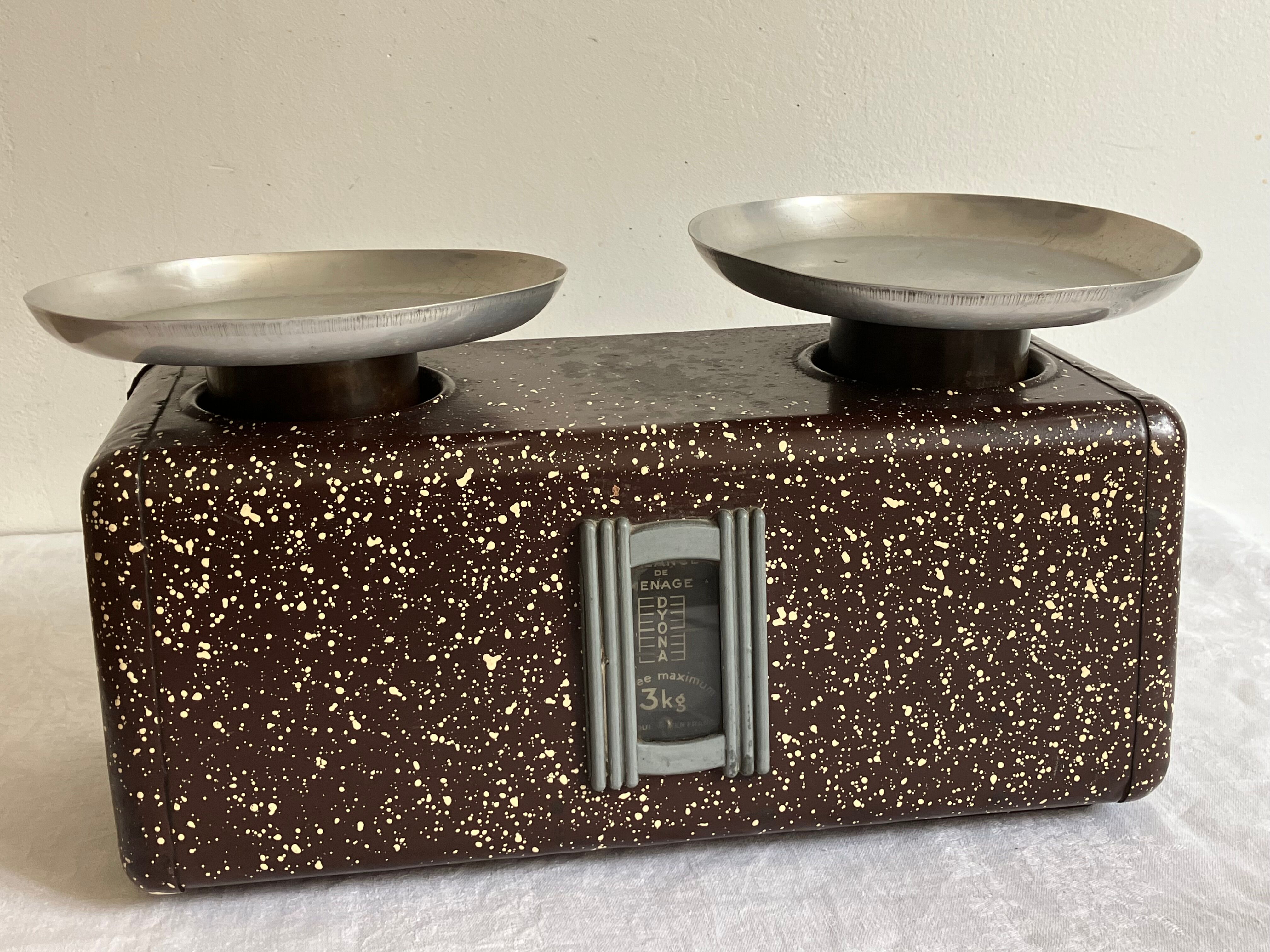 Old household scale dyona