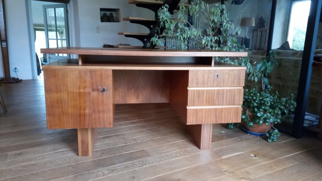 Beautiful desk veneer teak 80s