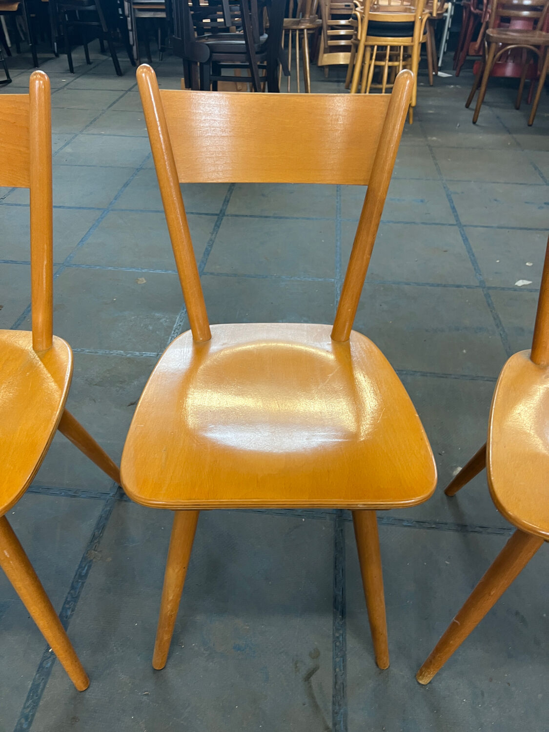 Suite de 4 chaises scandinaves