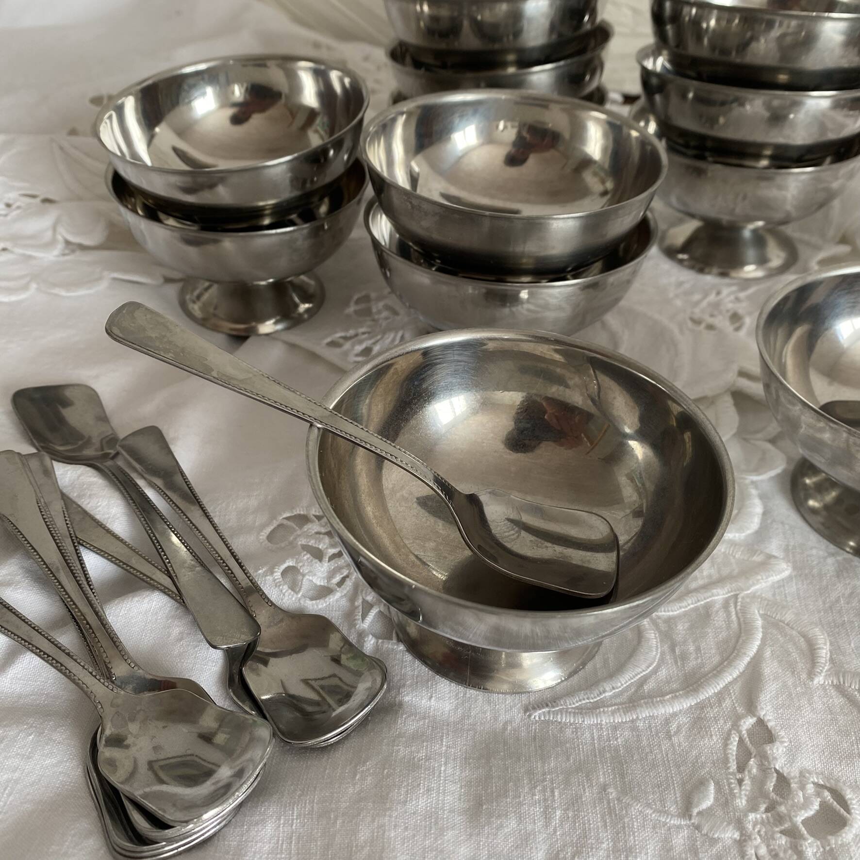 Coupes à glace en inox et cuillères