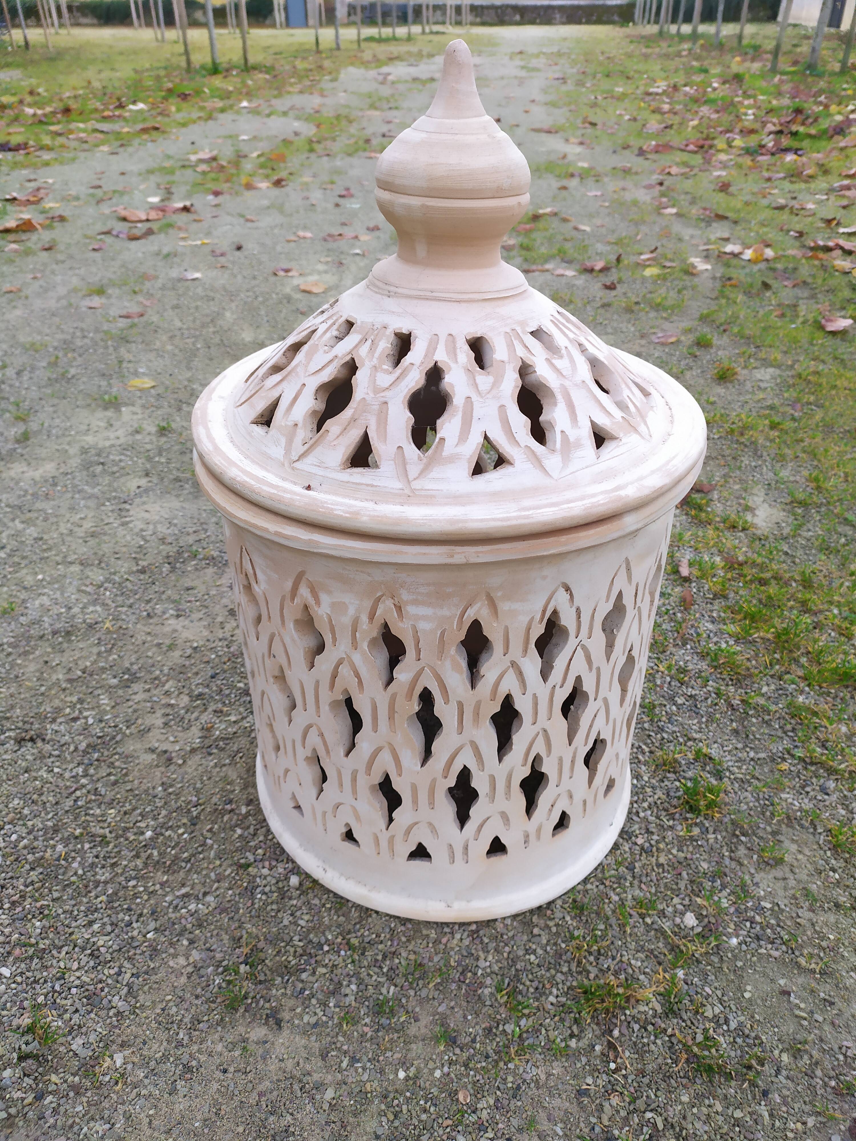 Poterie marocaine , lanterne , terre cuite