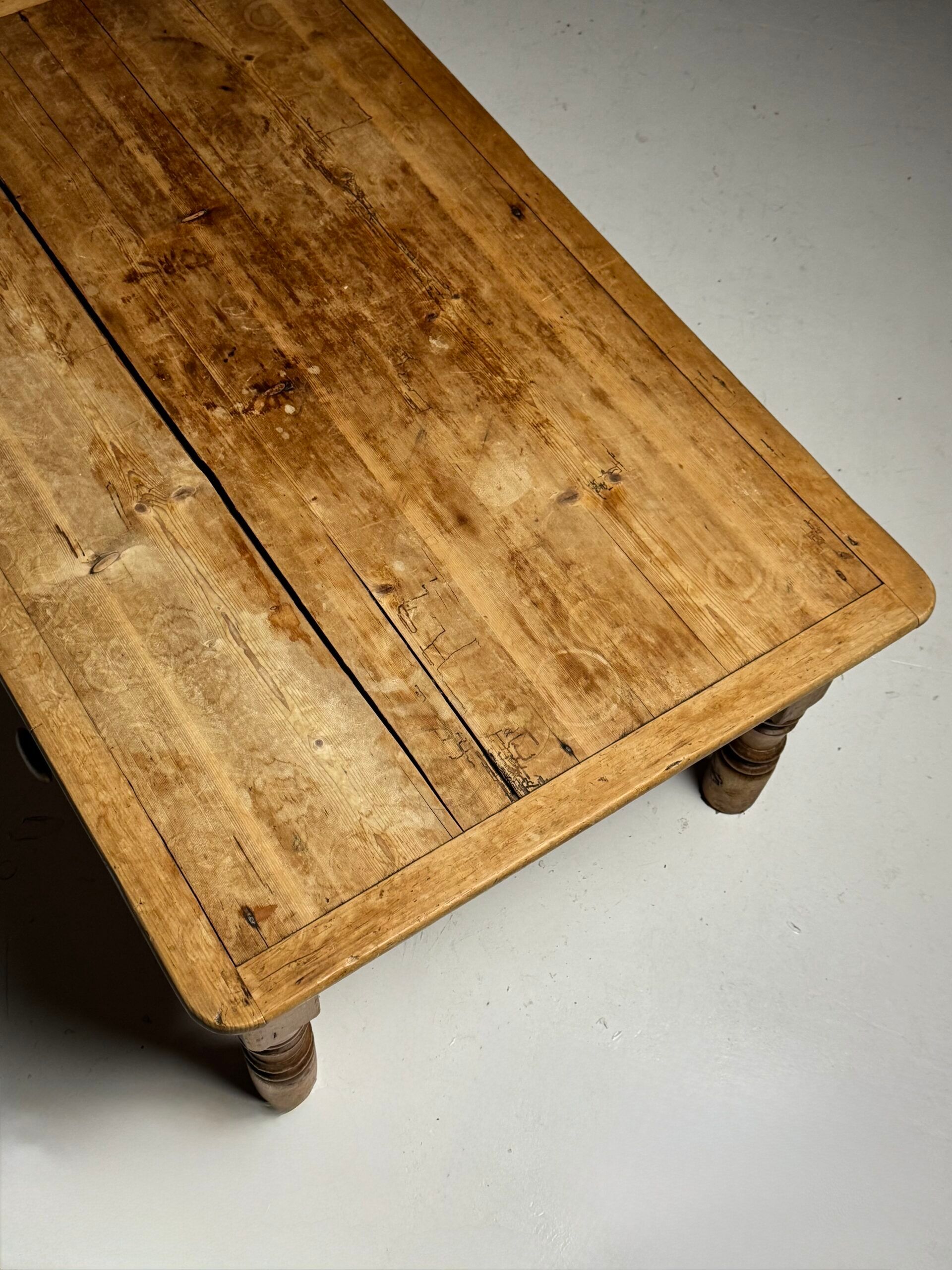 English coffee table 19th century pine