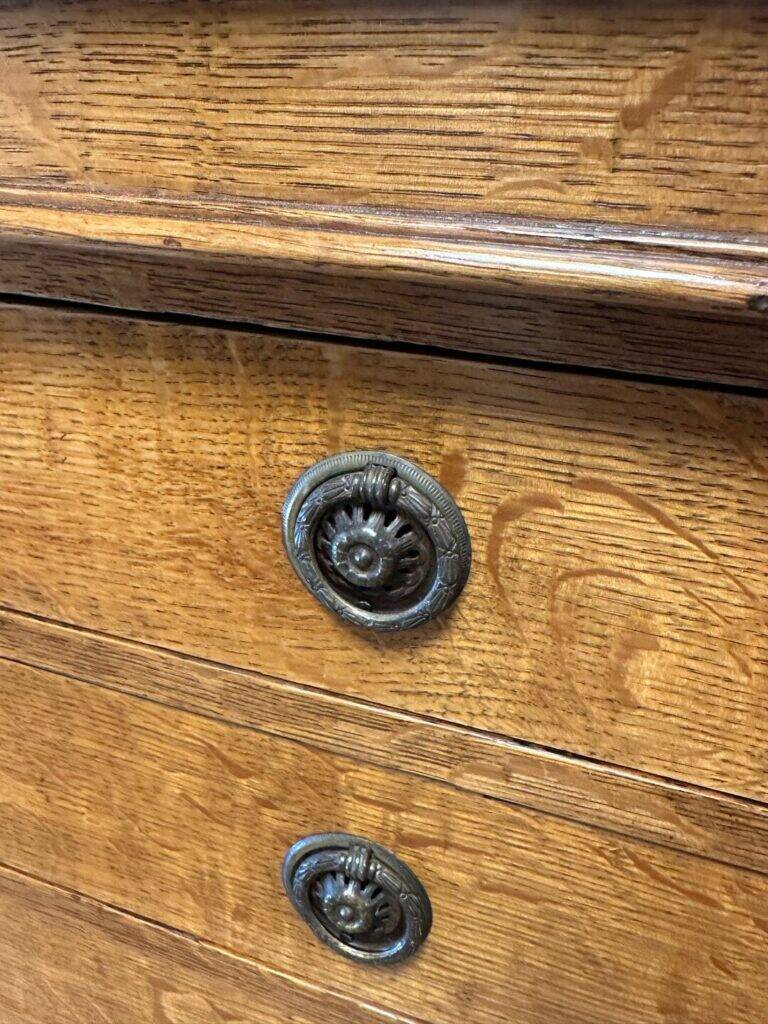 Commode Wellington en chêne antique