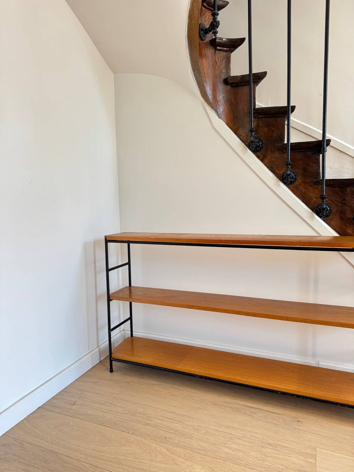 Étagère vintage bois et métal noir