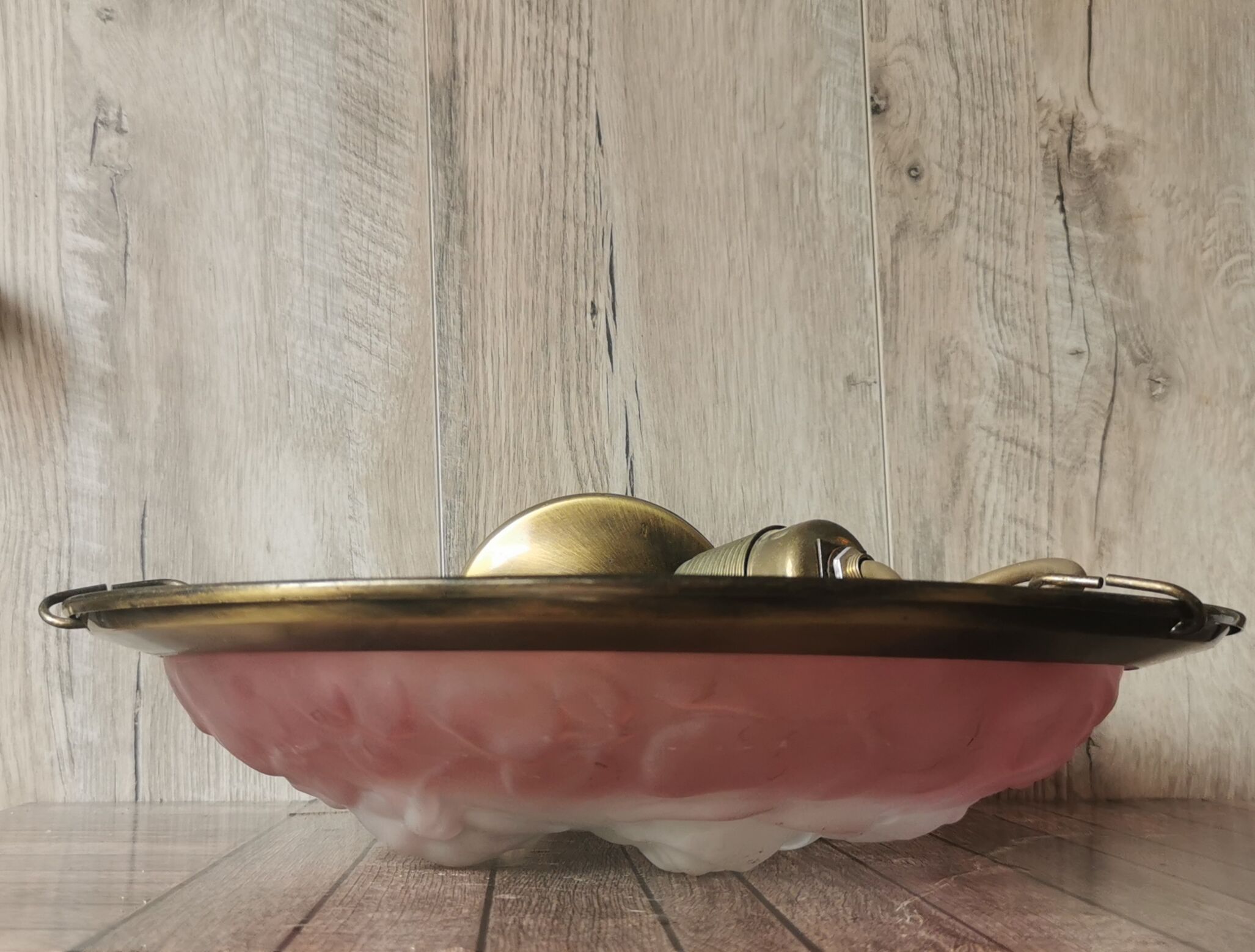 Suspension pink glass paste