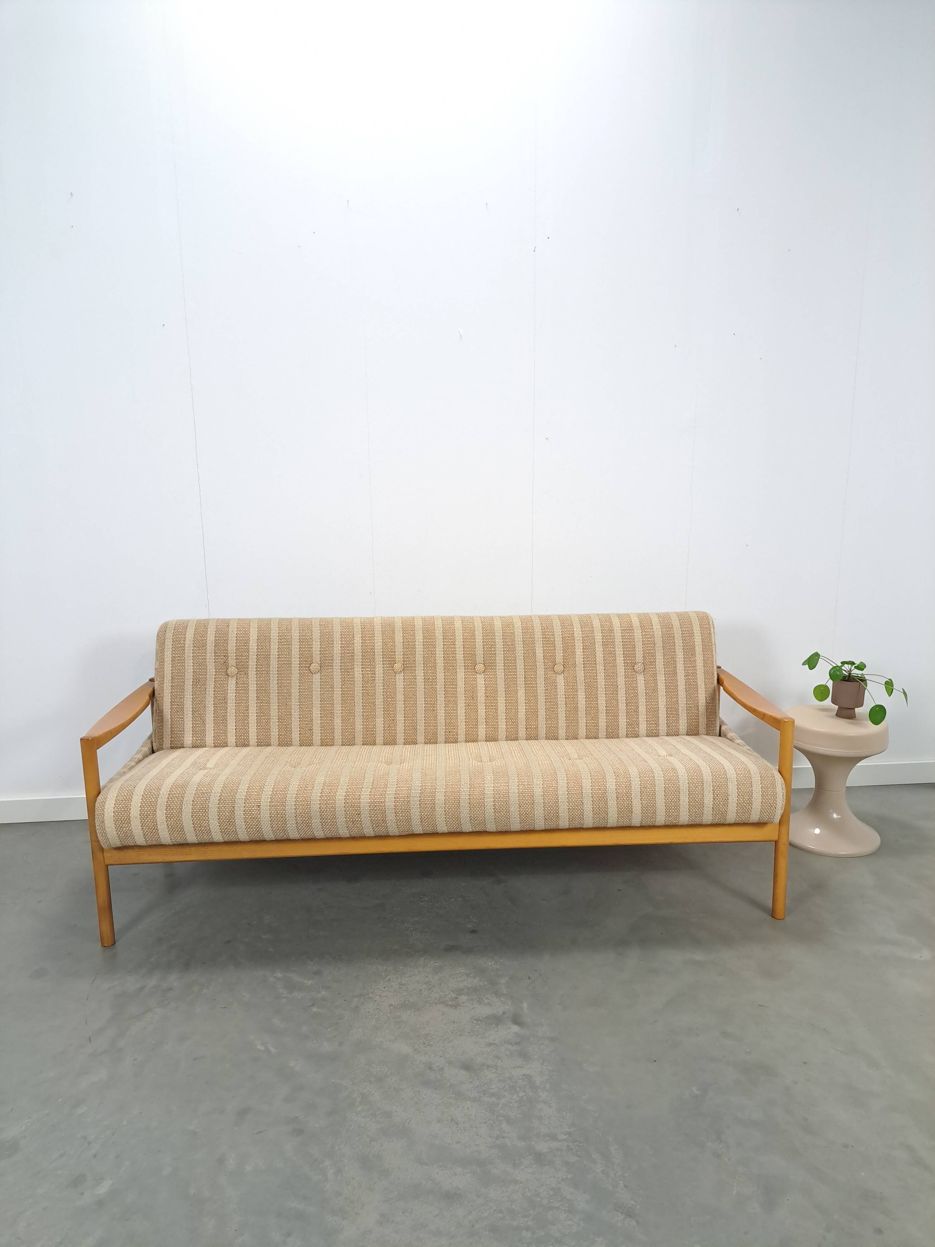 Slaapbank beige gestreept met houten frame