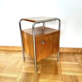 Table de chevet fonctionnaliste
