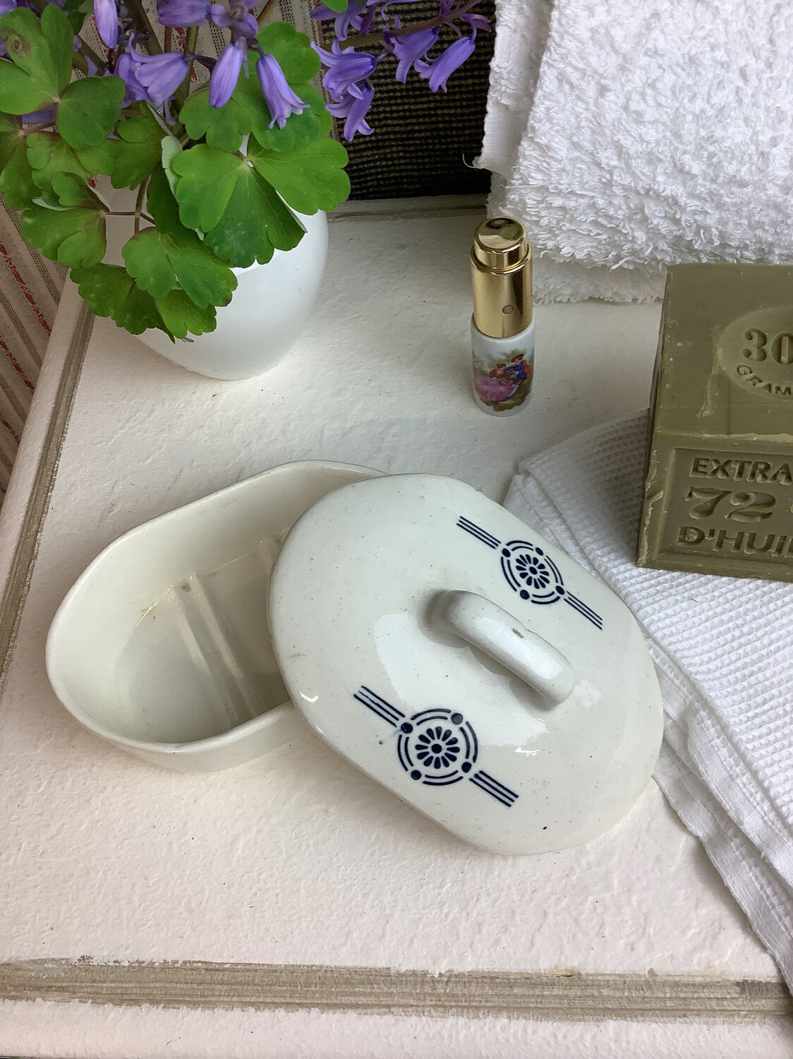 Anti-artisanal soap holder