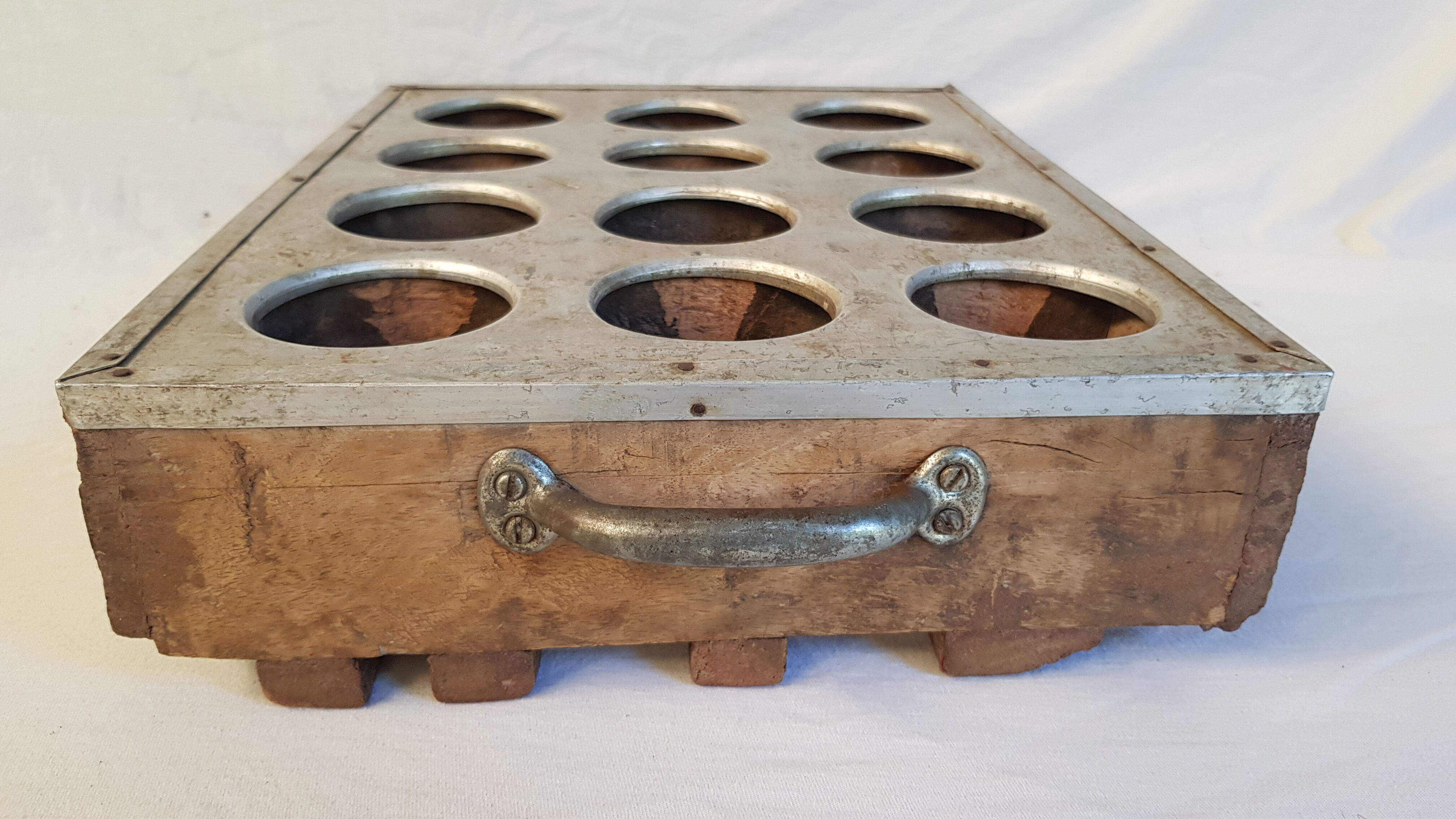 Traditional Indian chaï serving tray