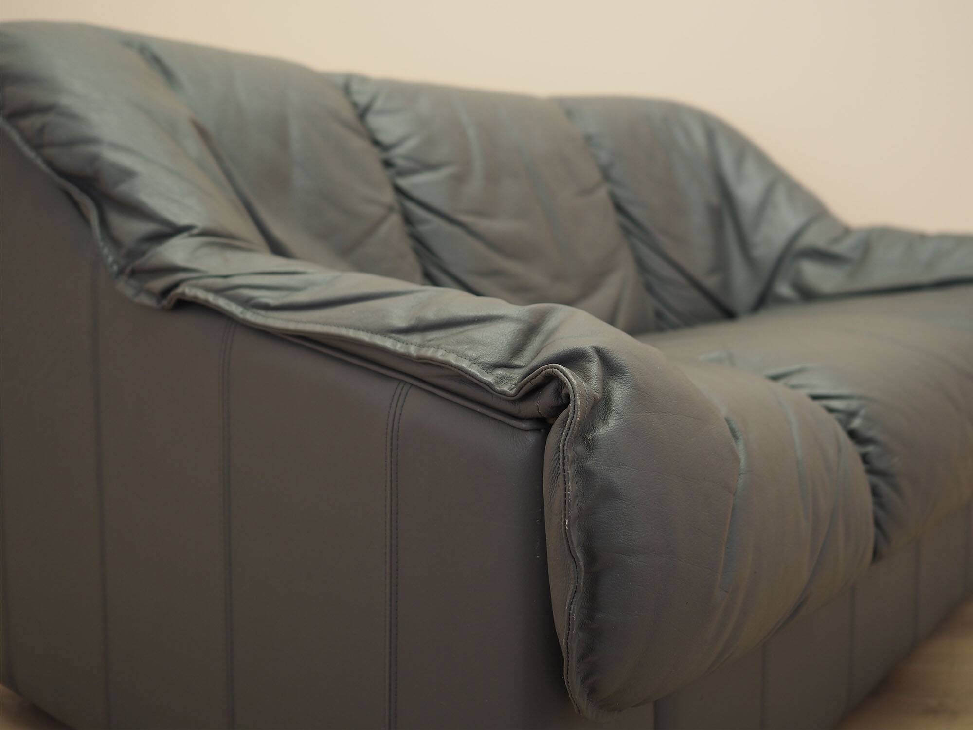 Italian leather sofa, two-seater, 1970s design