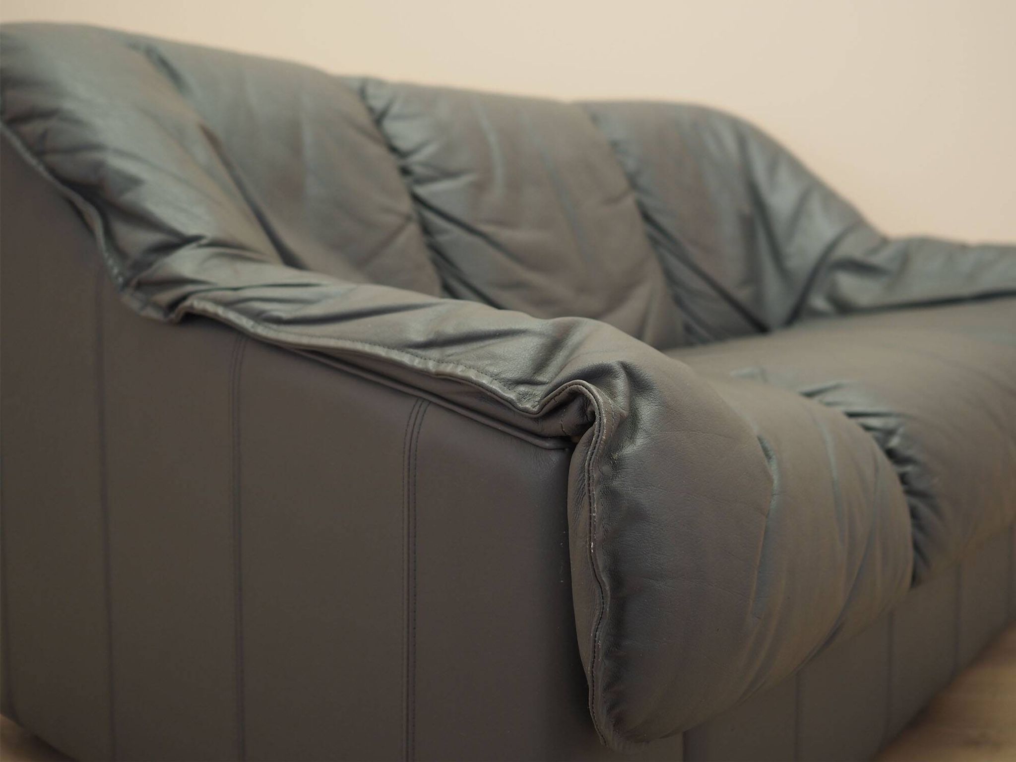 Italian leather sofa, two-seater, 1970s design