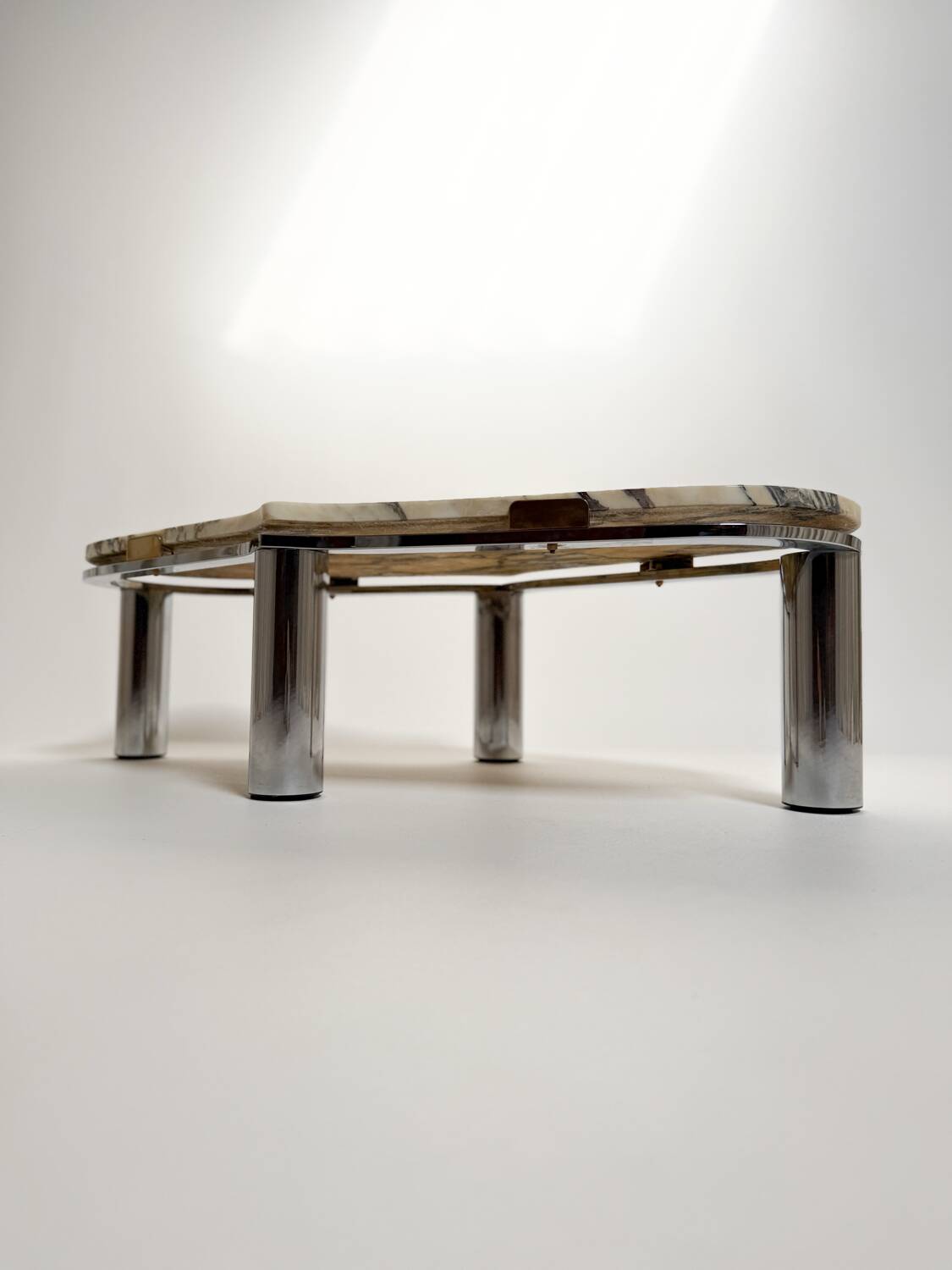 Table basse vintage chrome et marbre