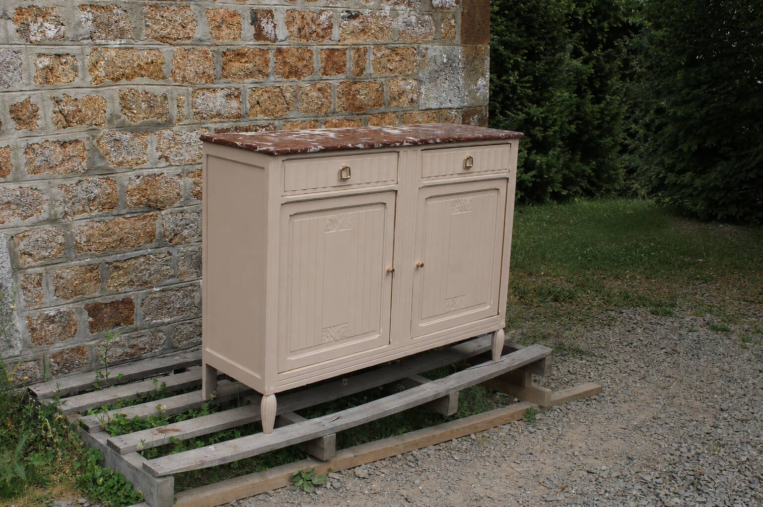 Renovated Art Deco buffet – Beige Paris-Brest & red marble
