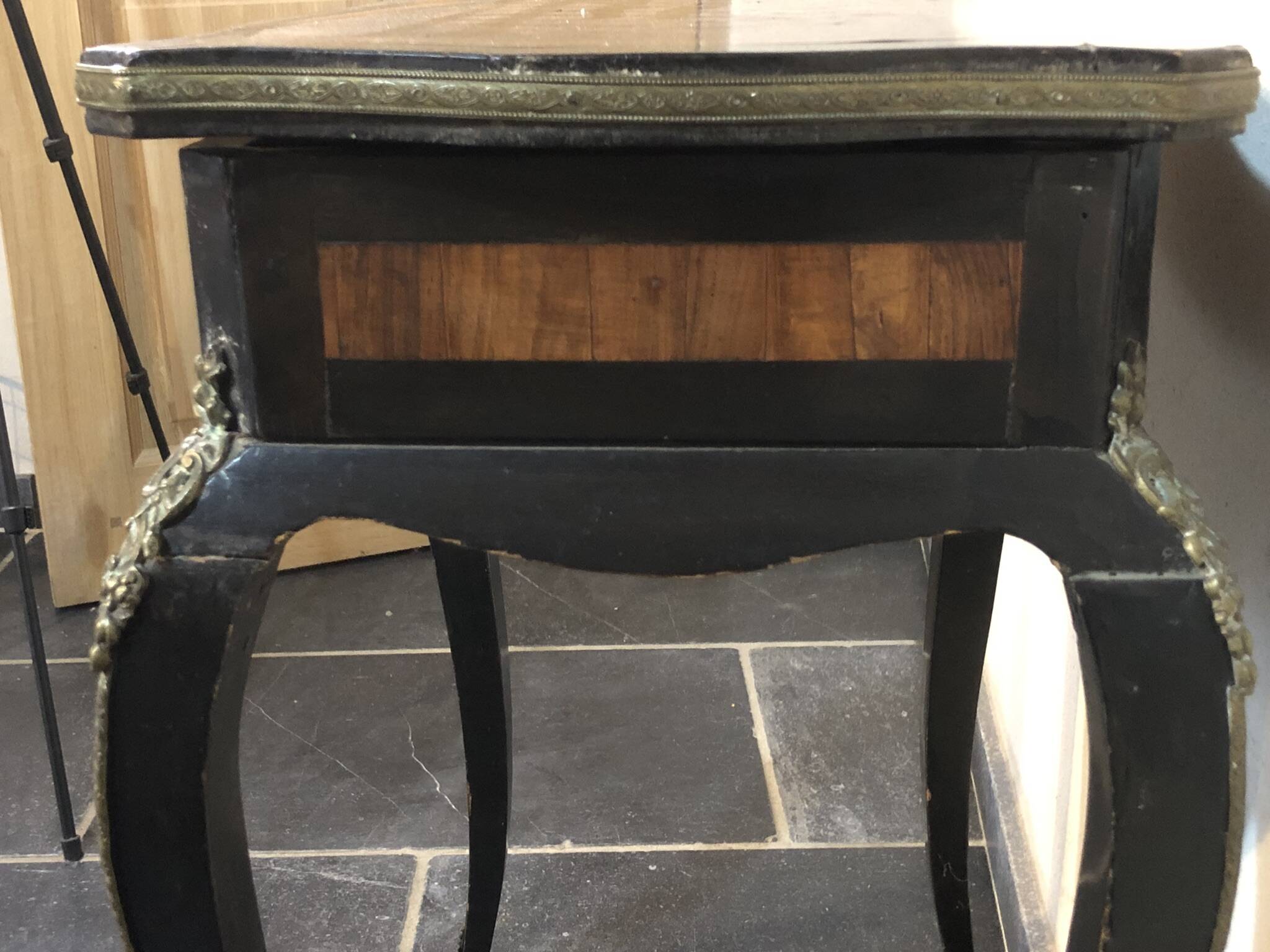 Dressing table / Worker in mercury glass marquetry and bronze fittings