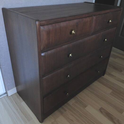 Antique chest of drawers from the 50s with 5 curved drawers, vintage old-style assembly and brass knobs