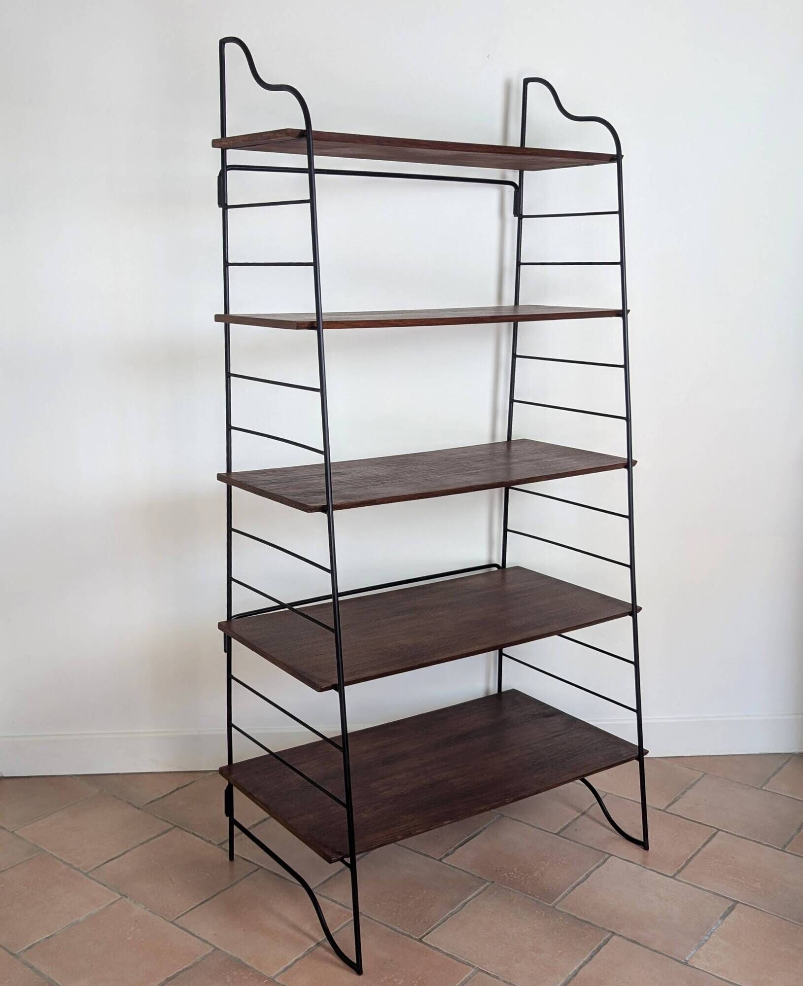 Bookshelf 60'