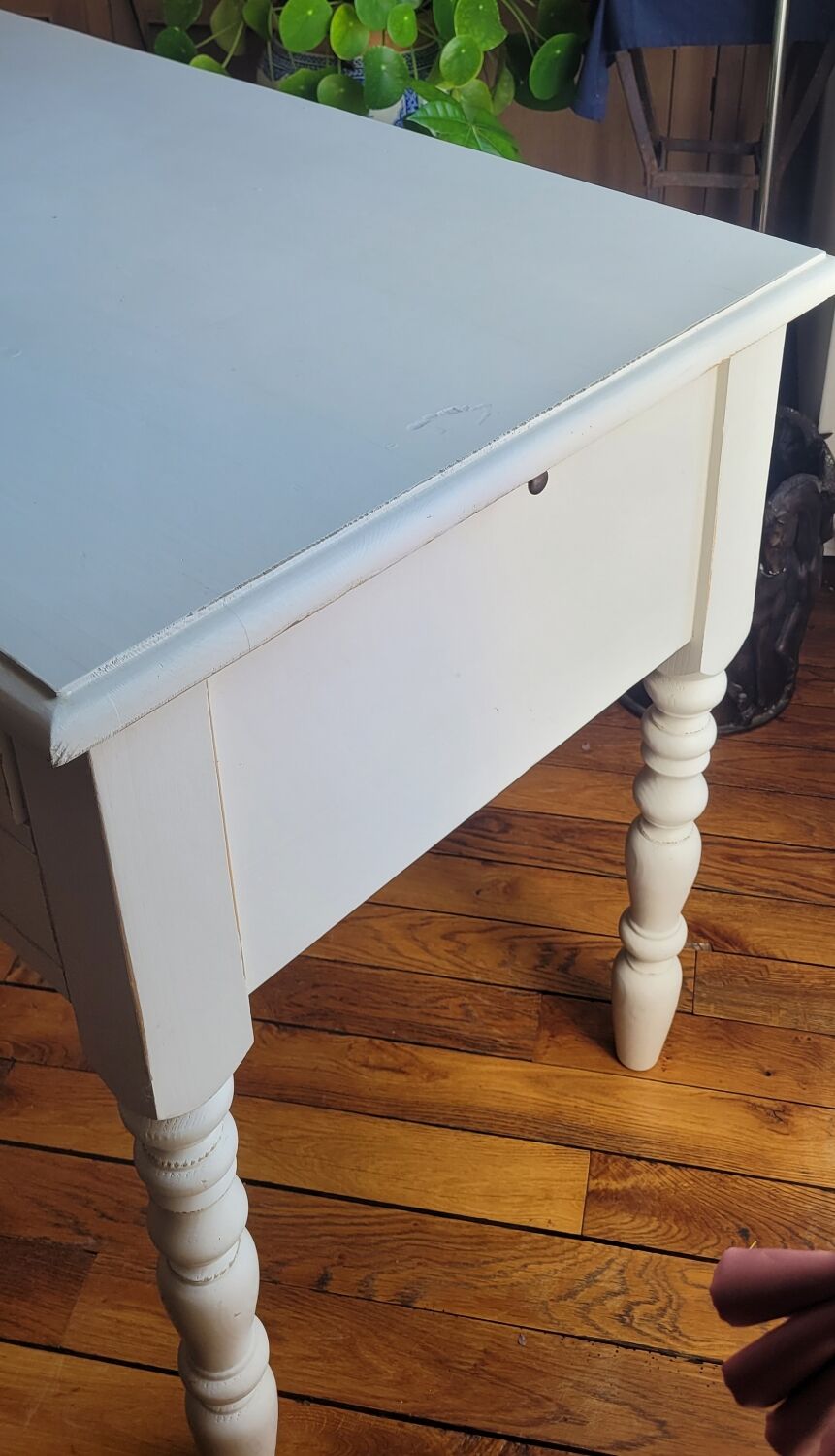 Wooden desk in Provençal style