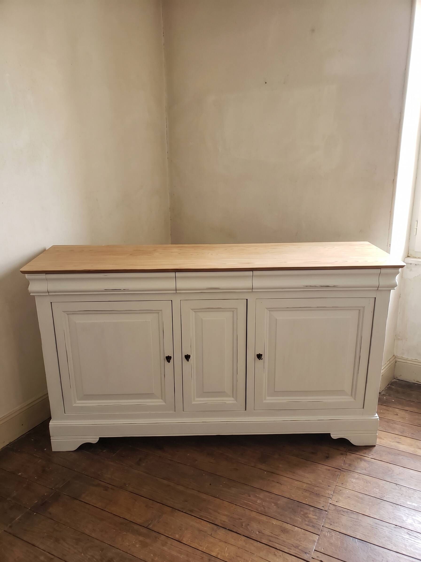 Antique buffet with 3 doors