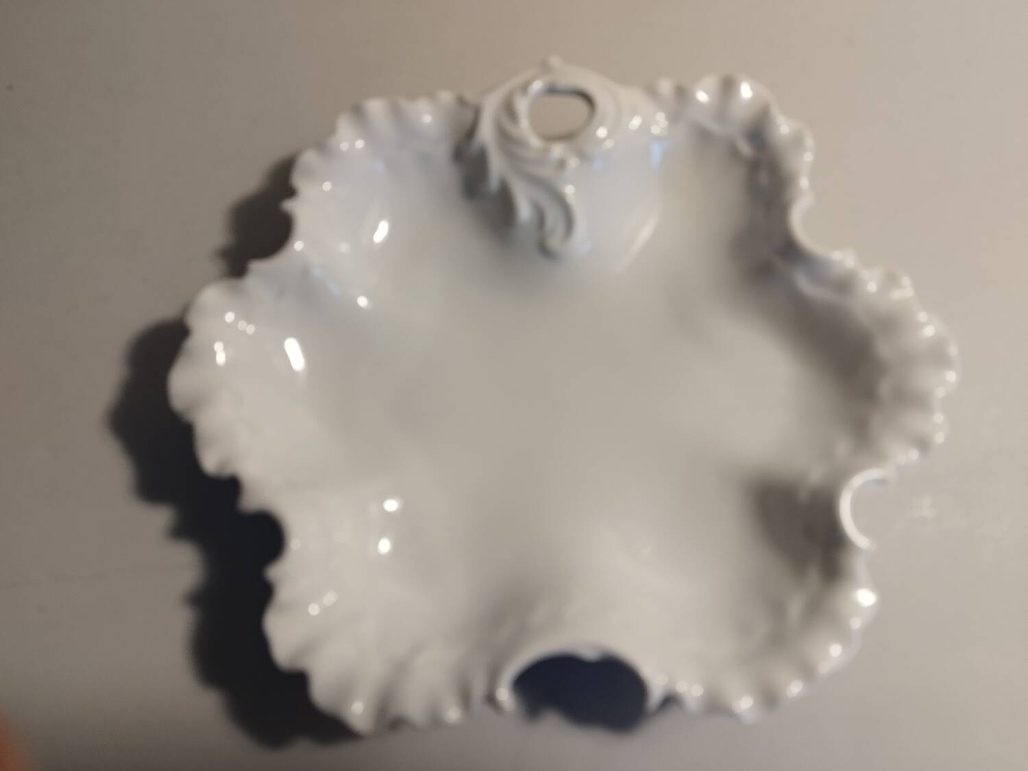 White porcelain pocket tray