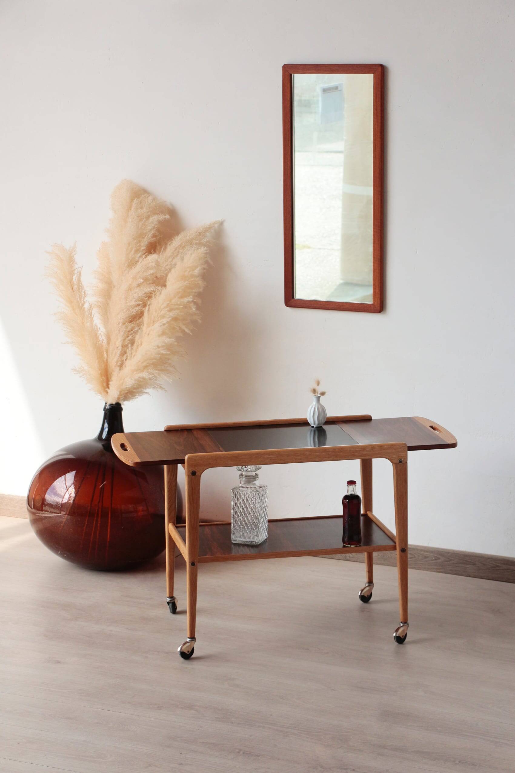 Scandinavian 'Thea' side table in rosewood and laminate, Yngve Ekström