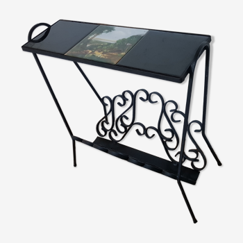 Wrought iron magazine holder