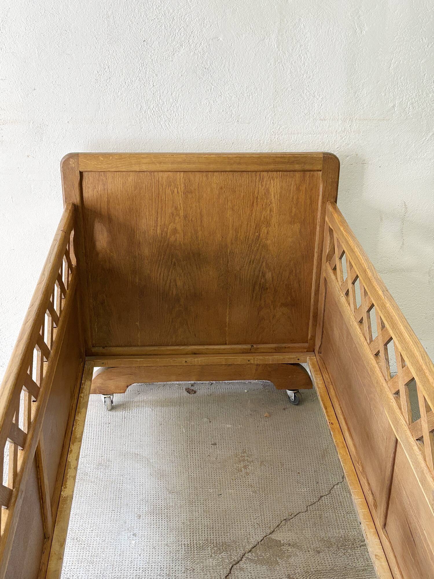 Vintage children's bed from the 50s/60s.