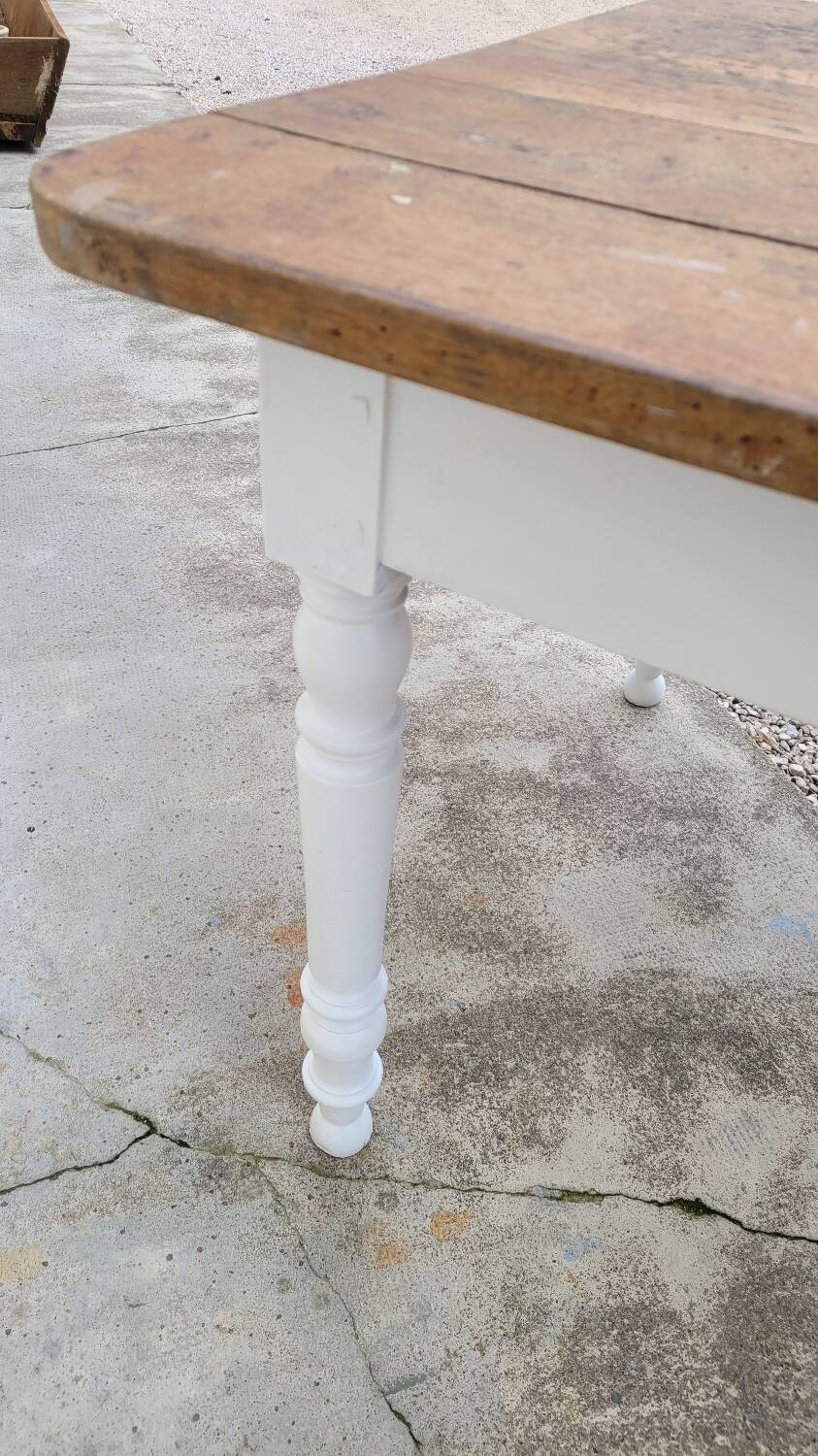 Rustic farmhouse bistro table in oak with Louis Philippe legs - 2m