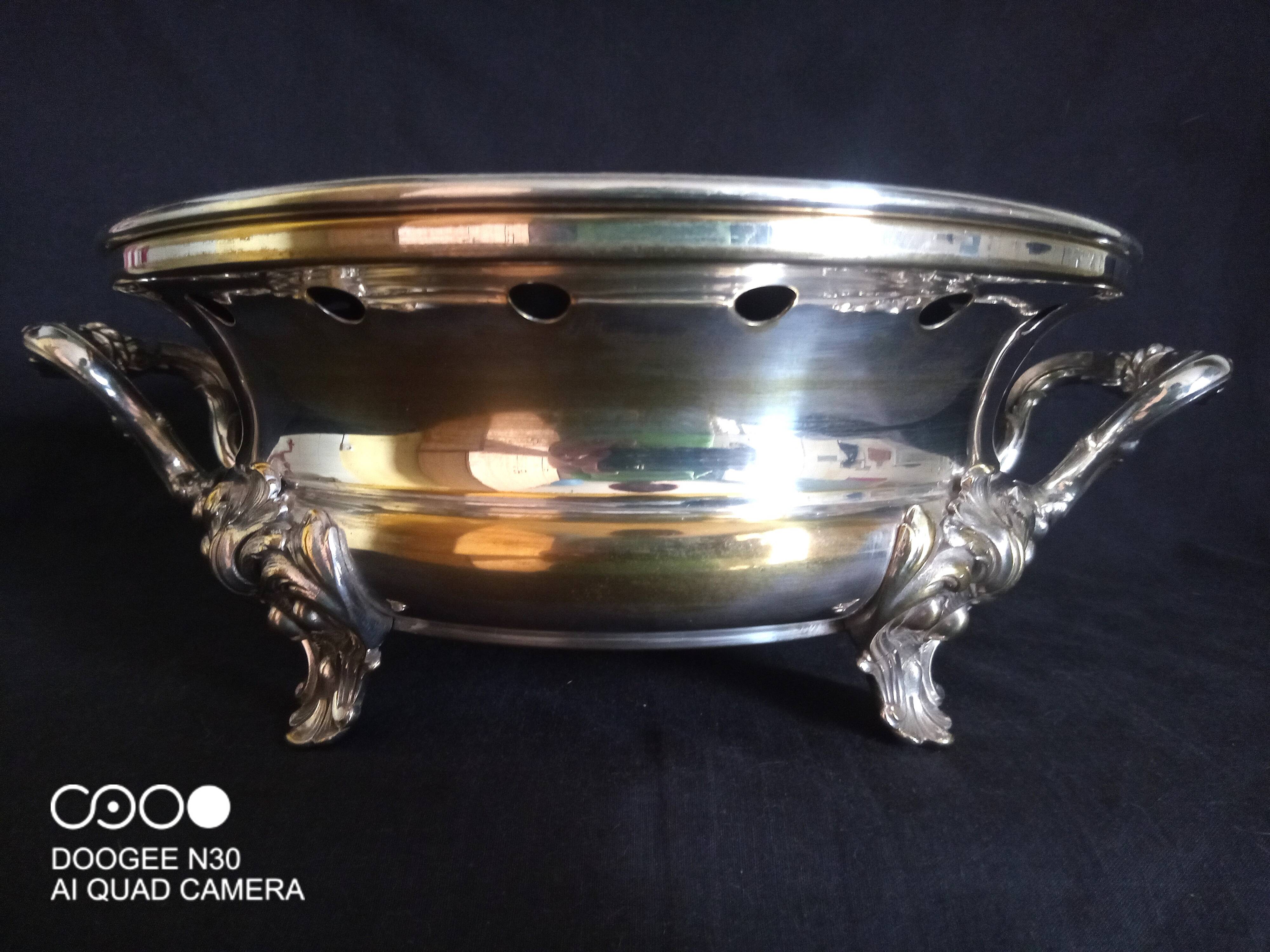 Orfèvrerie Christofle - Dish warmer in silver-plated metal, Louis XV style