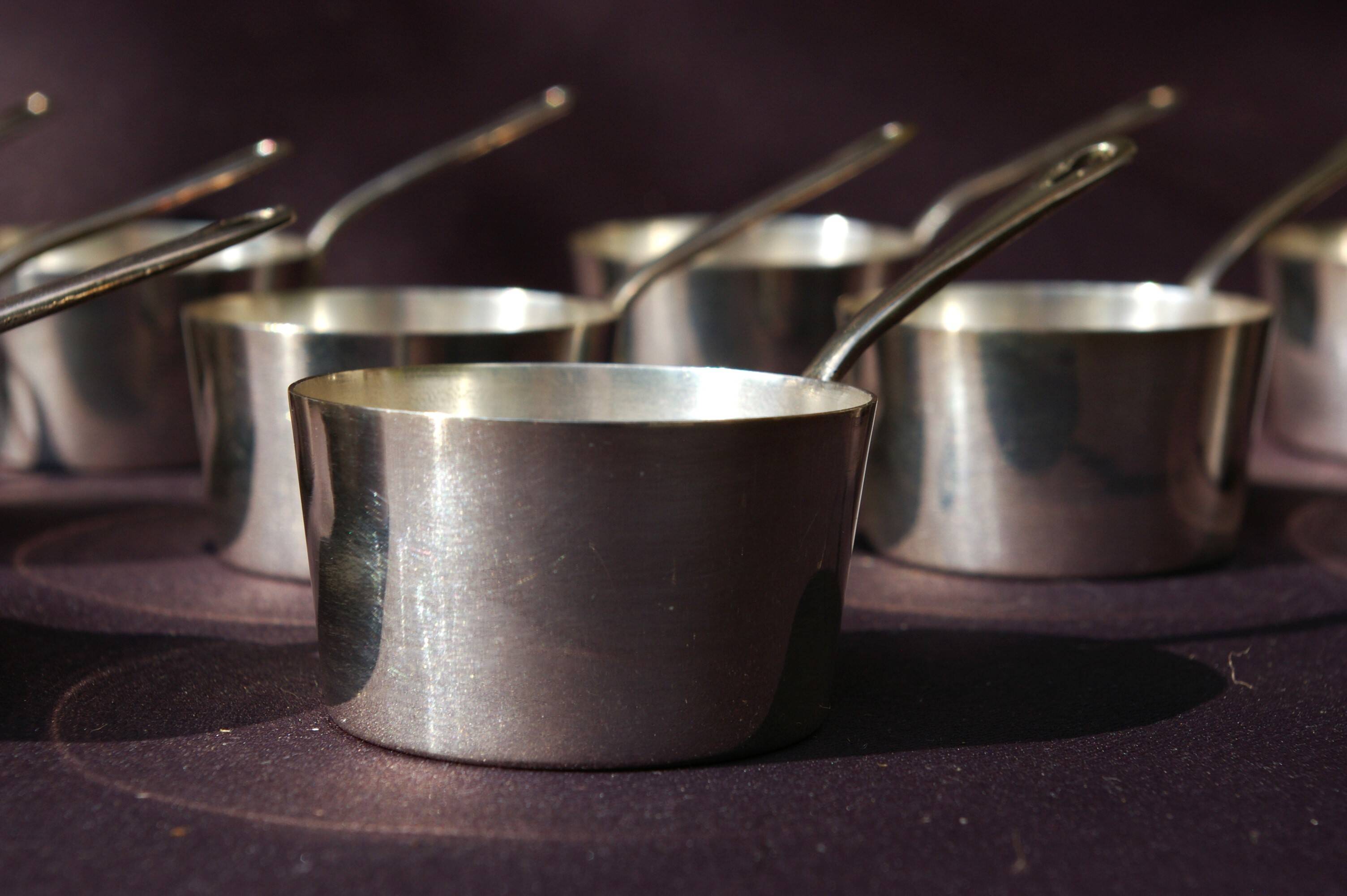 12 mini pans in silver metal