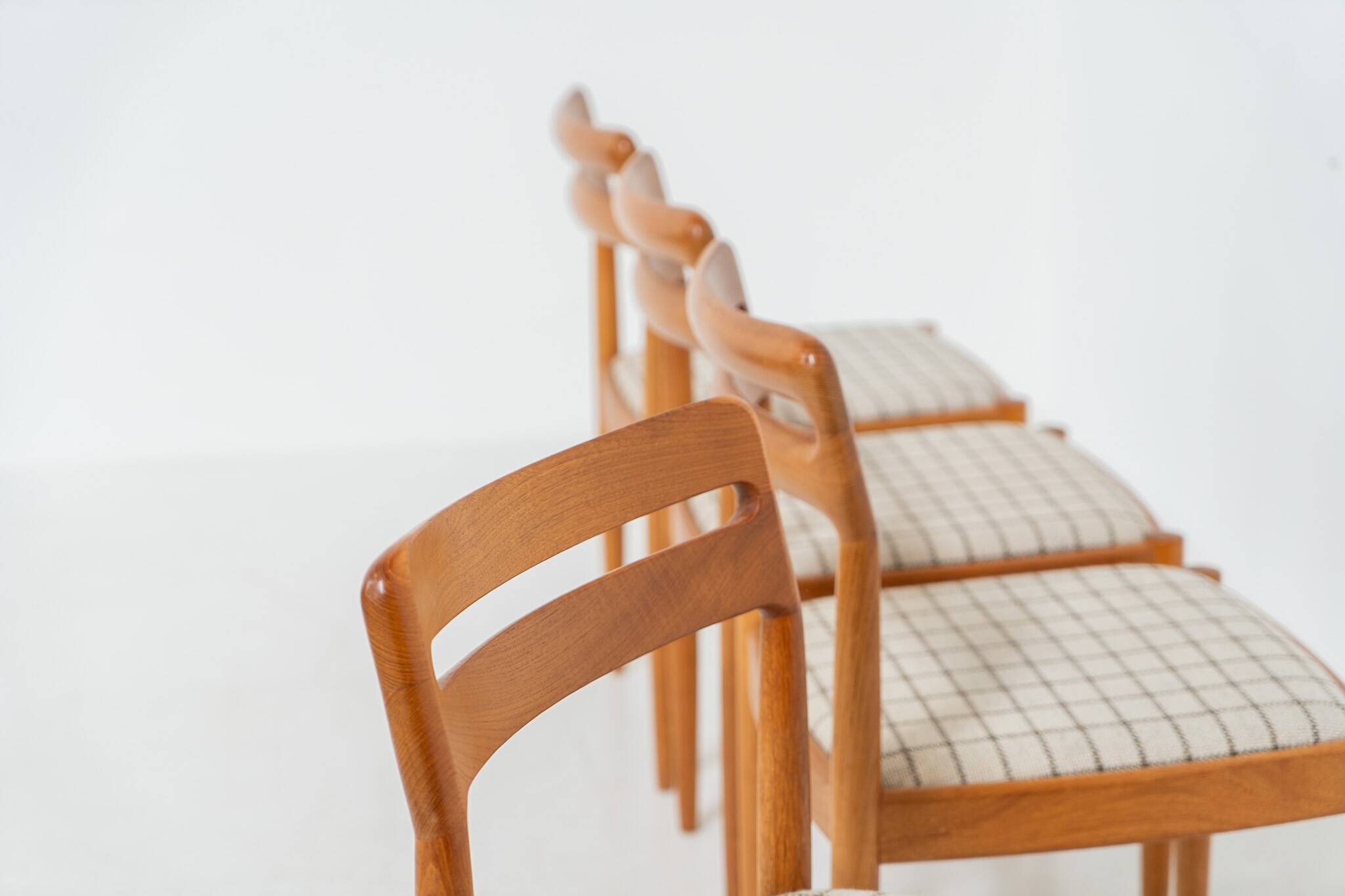 Ensemble de 4 chaises de salle à manger par H.W. Klein pour Bramin