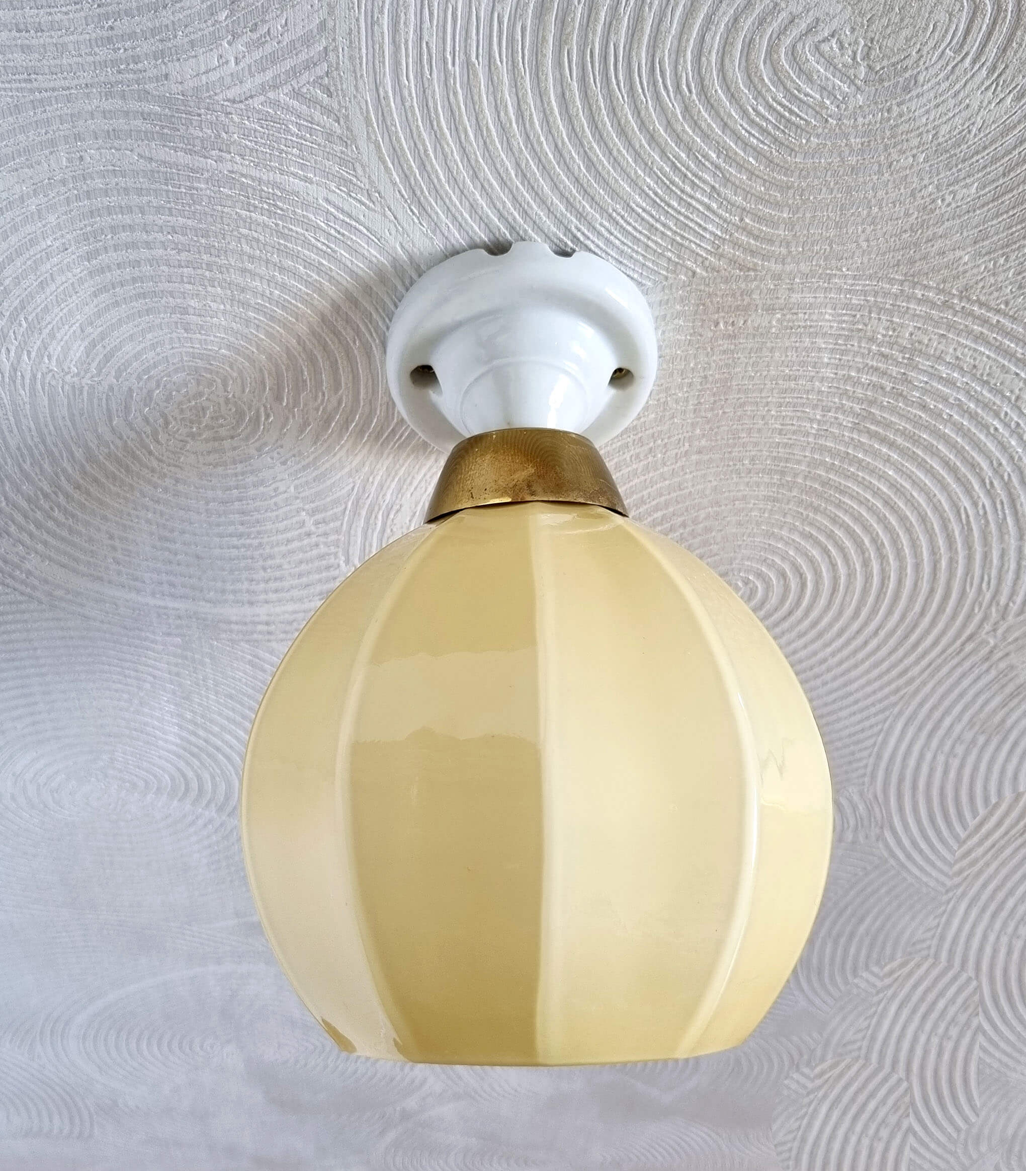 Opaline wall lamp