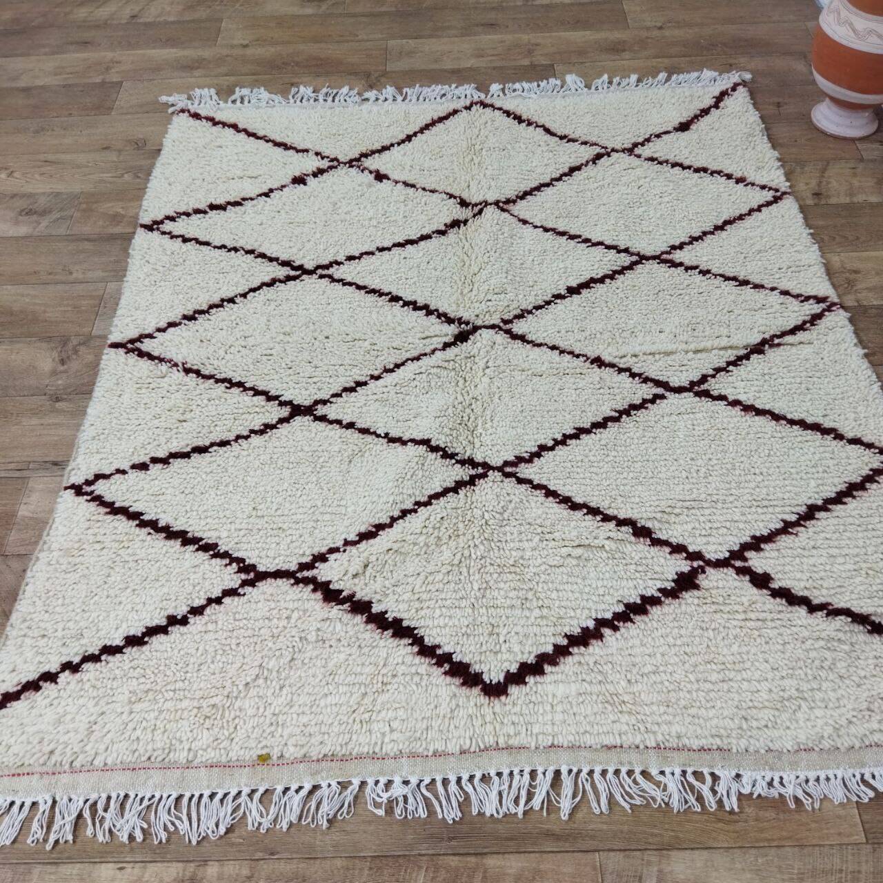 Handmade moroccan berber rug 176 x 152 cm