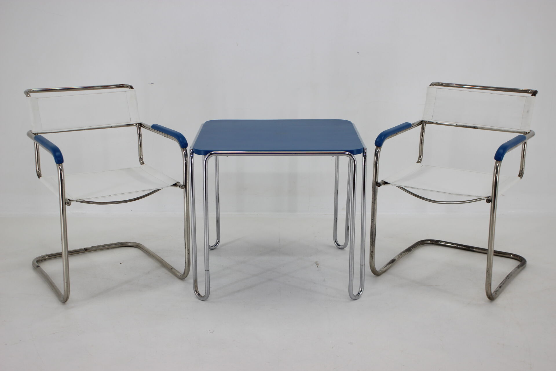 1930s Marcel Breuer Set of  B10 Bauhaus Tubular Table  and B34 Armachairs by Mucke Melder, CZ