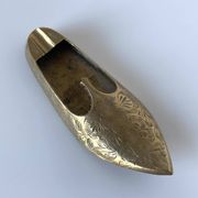 Indian brass ashtray with engraved floral decoration in the shape of a slipper