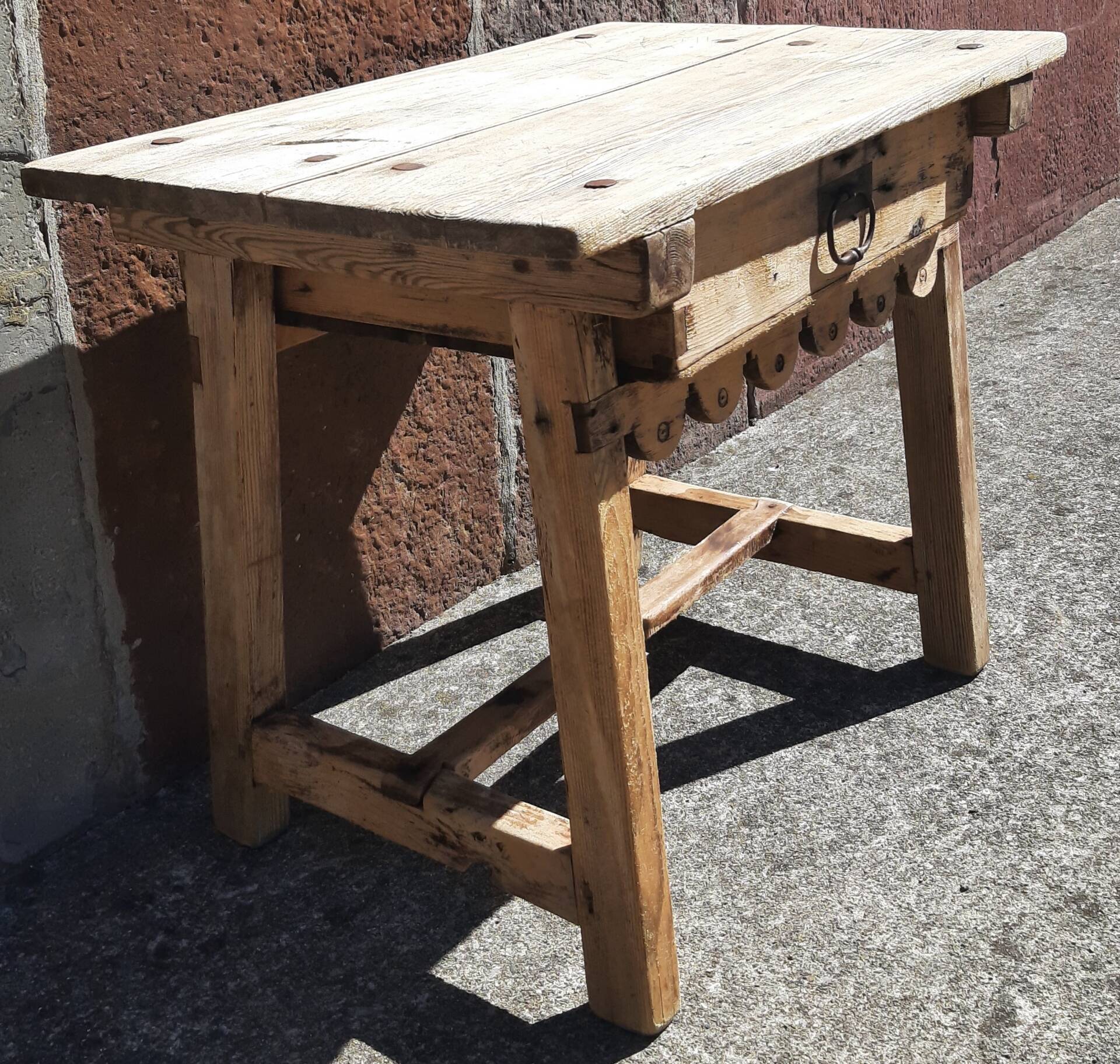 Table basse ou d' appoint. (18ème siècle)