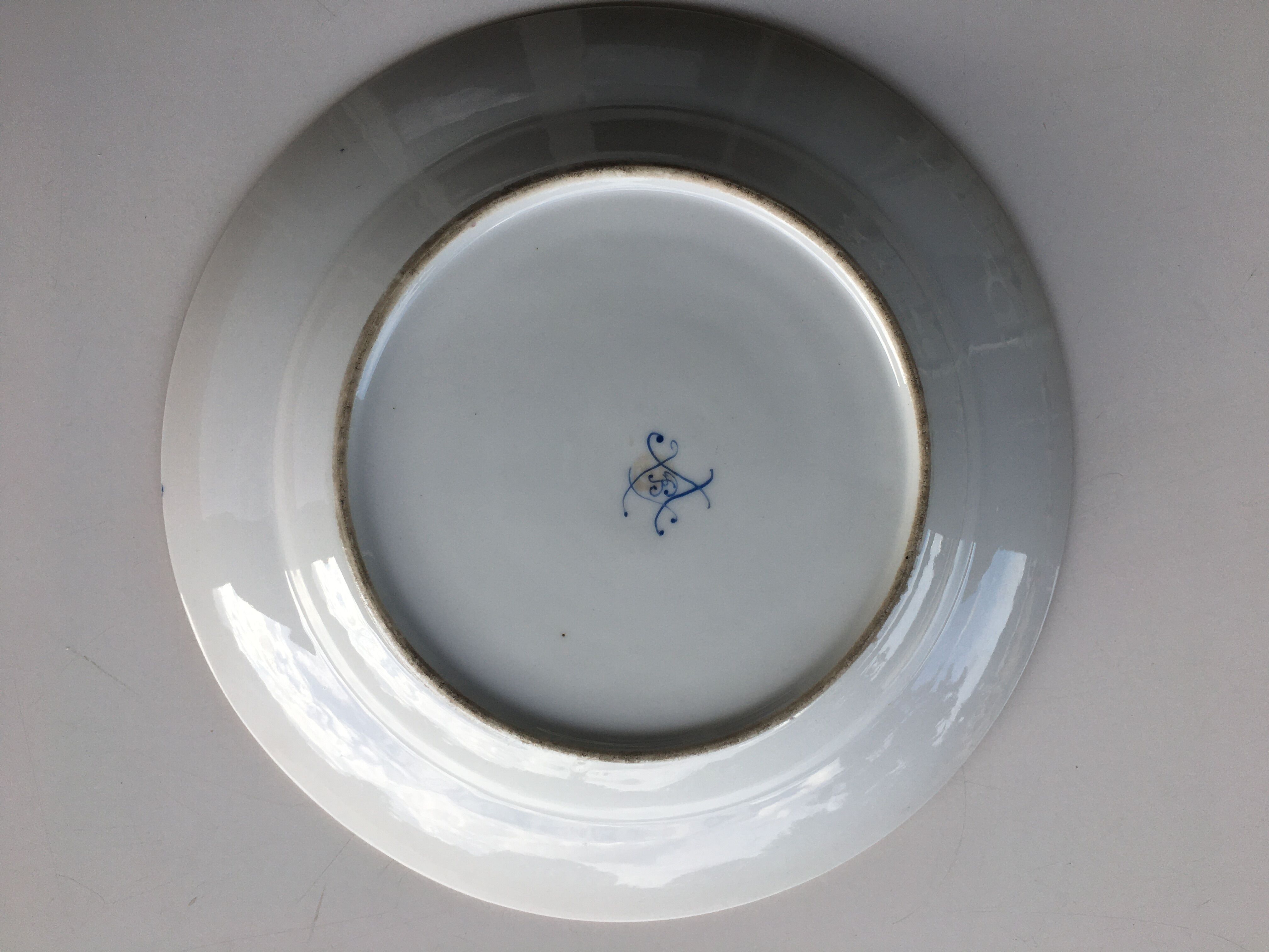 Porcelain plate of Sèvres style Louis XVI rose motif