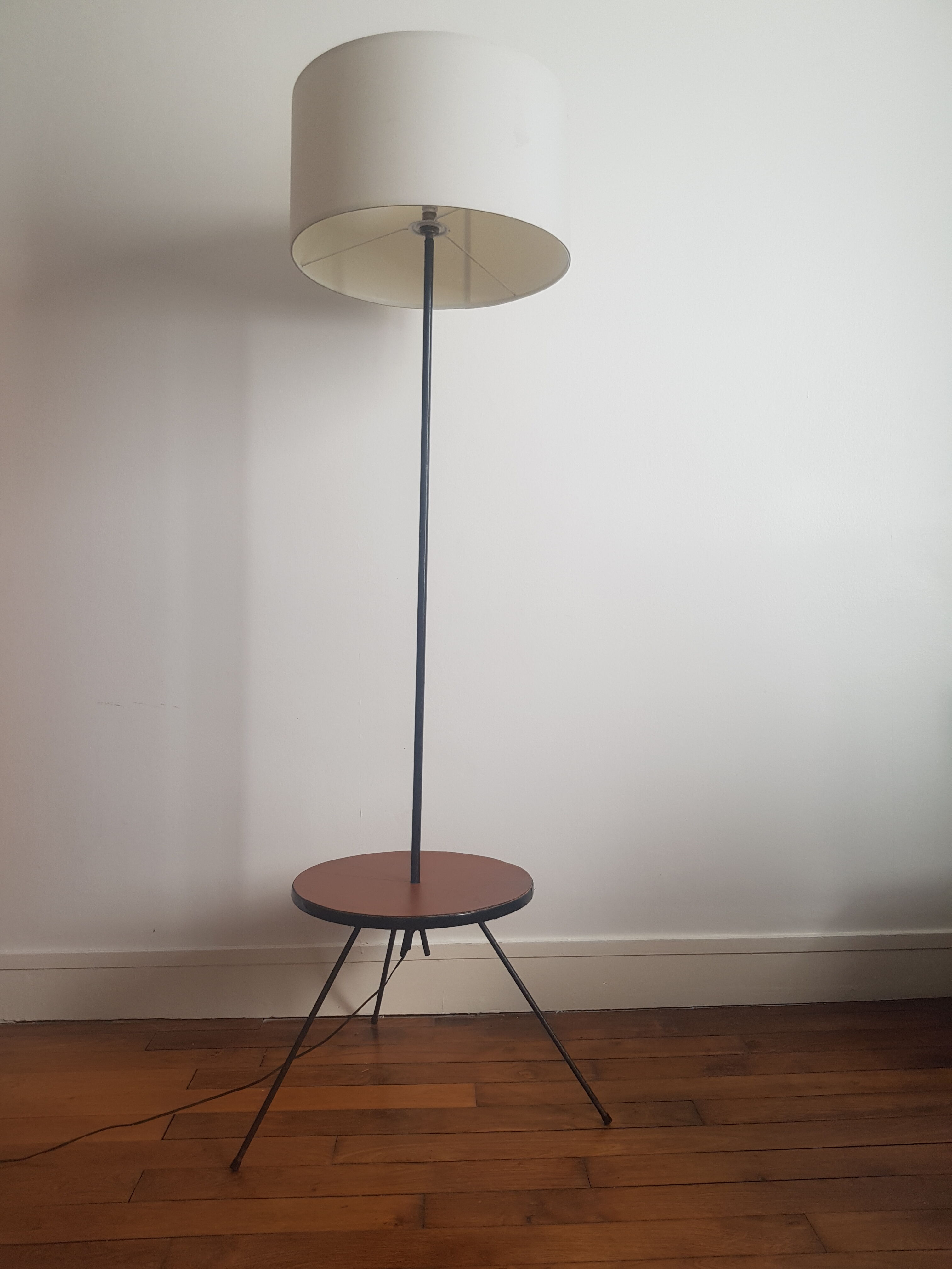 Tripod tablet floor lamp