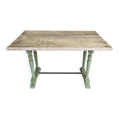 Table ancienne de métier en bois patiné, piètement vert – 105 cm