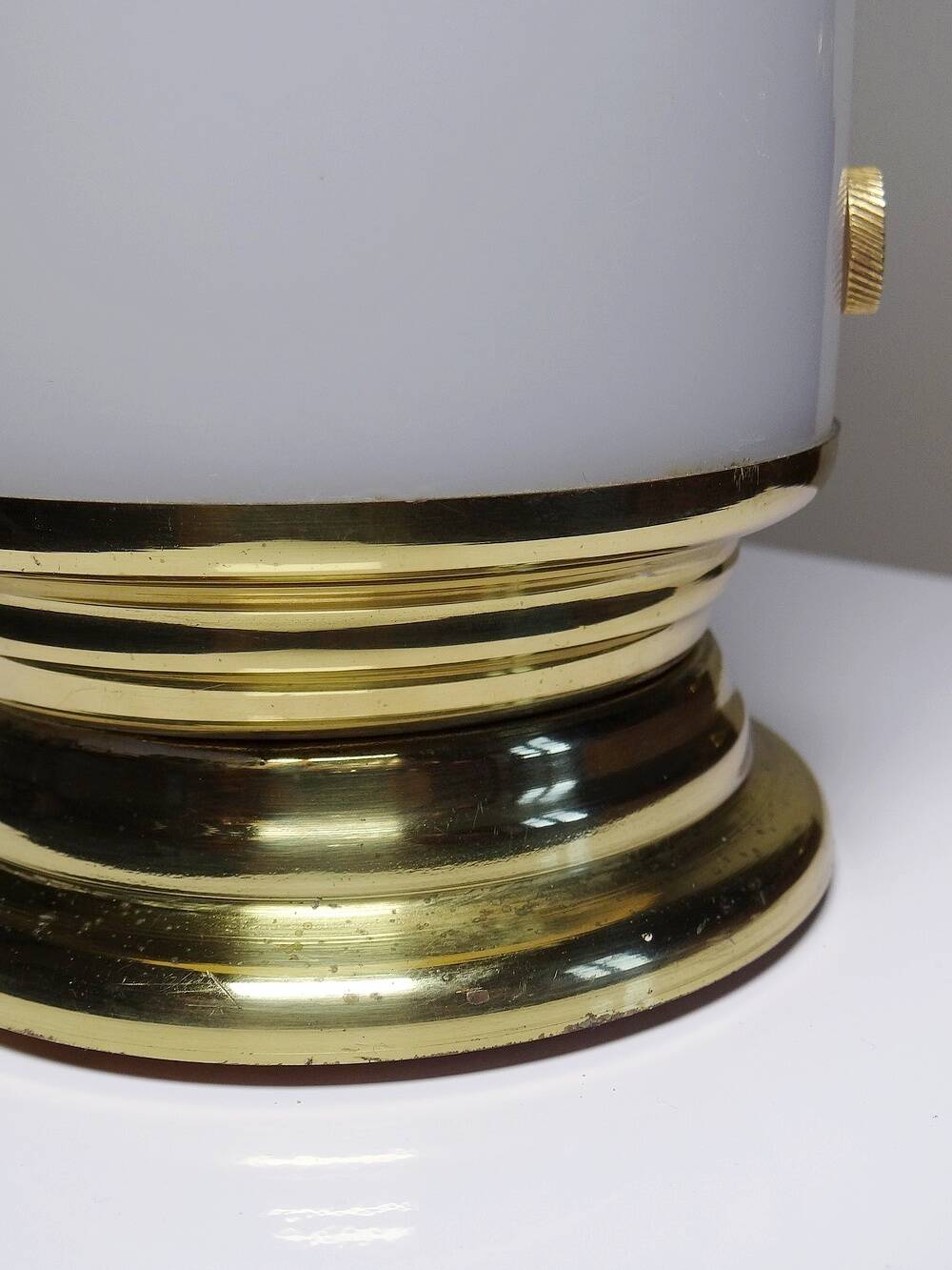 Grande lampe vintage années 50-60 tube plexiglas opalescent support métal doré